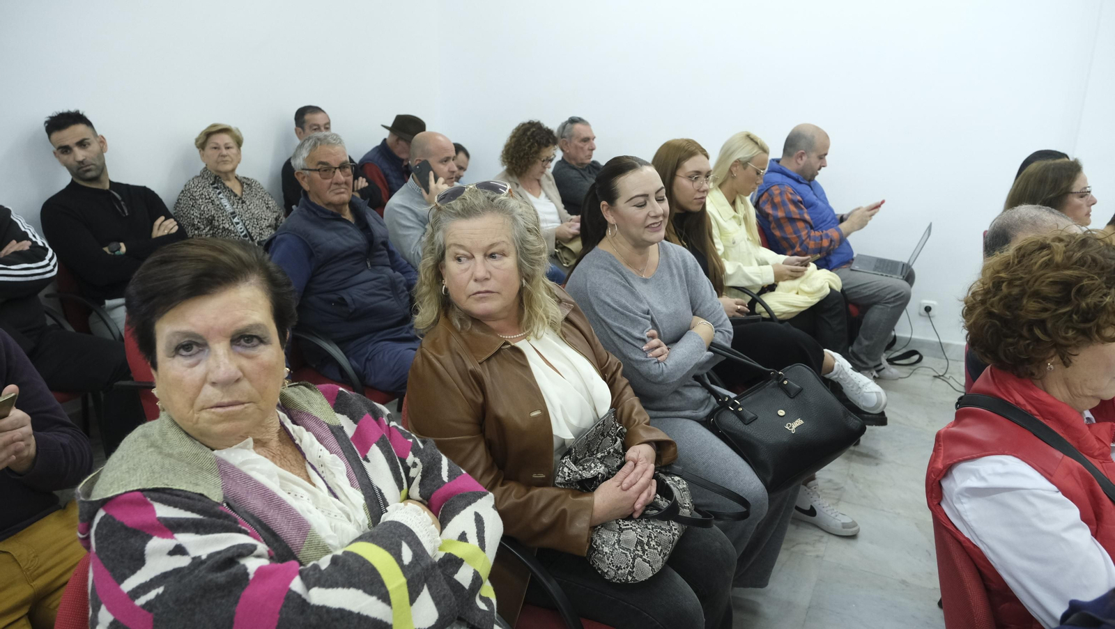 Las imágenes de la moción de censura en el Ayuntamiento de Carboneras