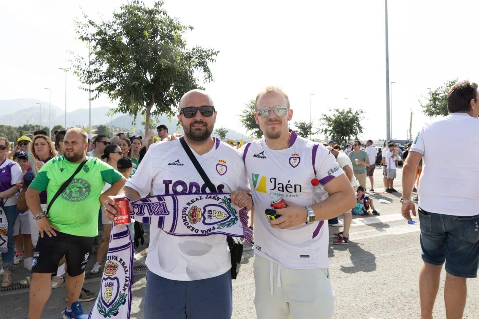 El épico recibimiento de la afición lagarta al Real Jaén, en imágenes
