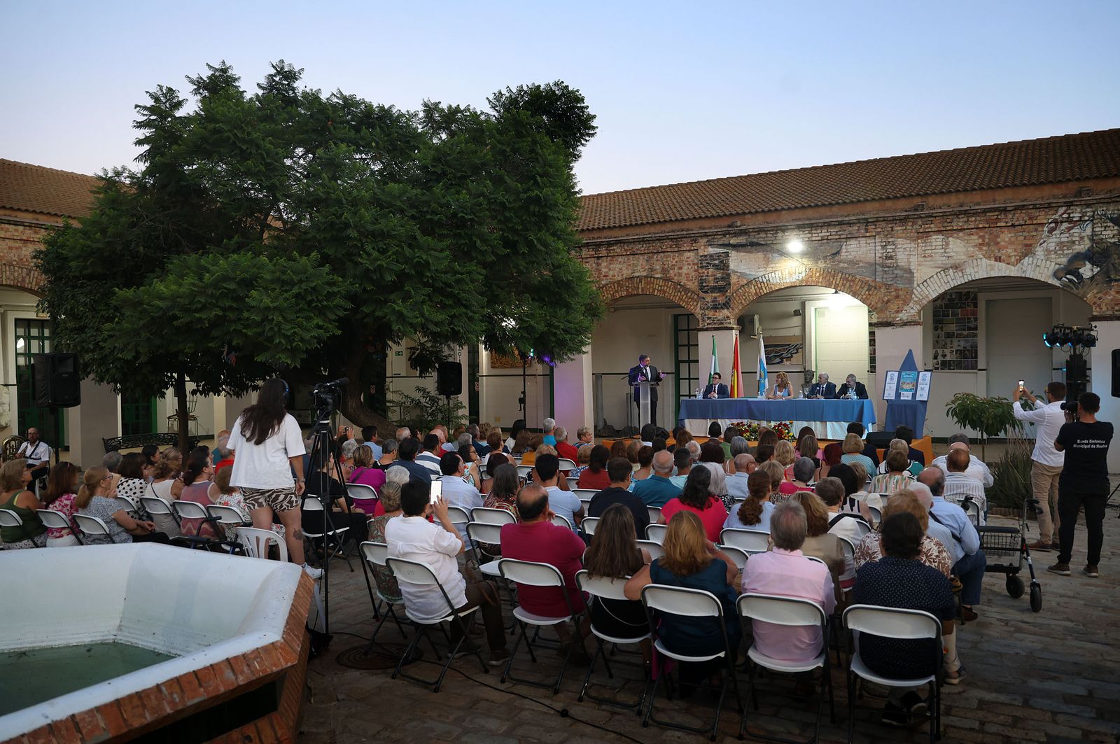 Imágenes del pregón de José Luis Pons en 'La Velada de Santa Ana' de El Matadero