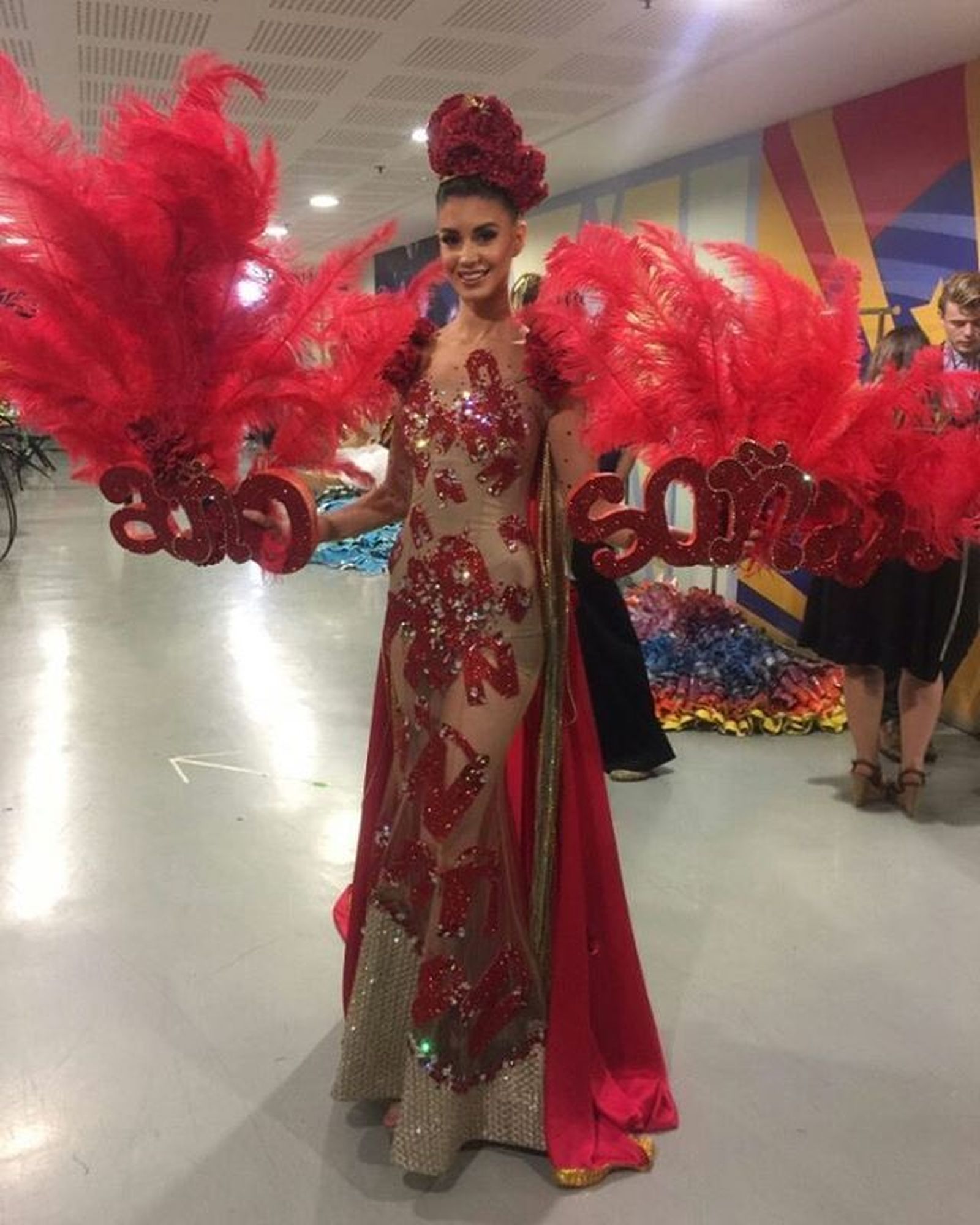 Noelia Freire luce el vestido con el que Lanzarote homenajea a la Ñ.