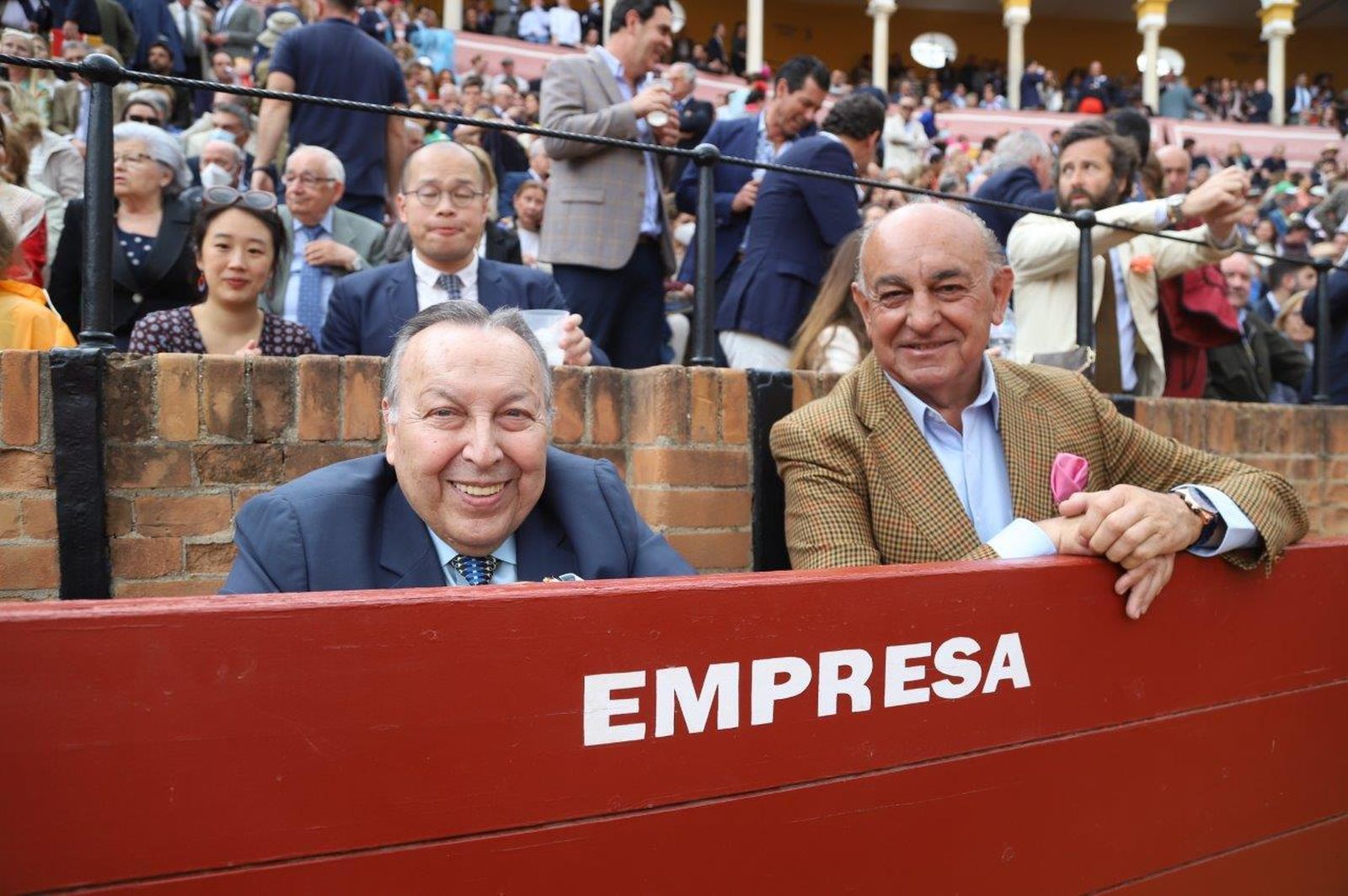 Famosos y autoridades en la Maestranza el martes de Feria de Abril