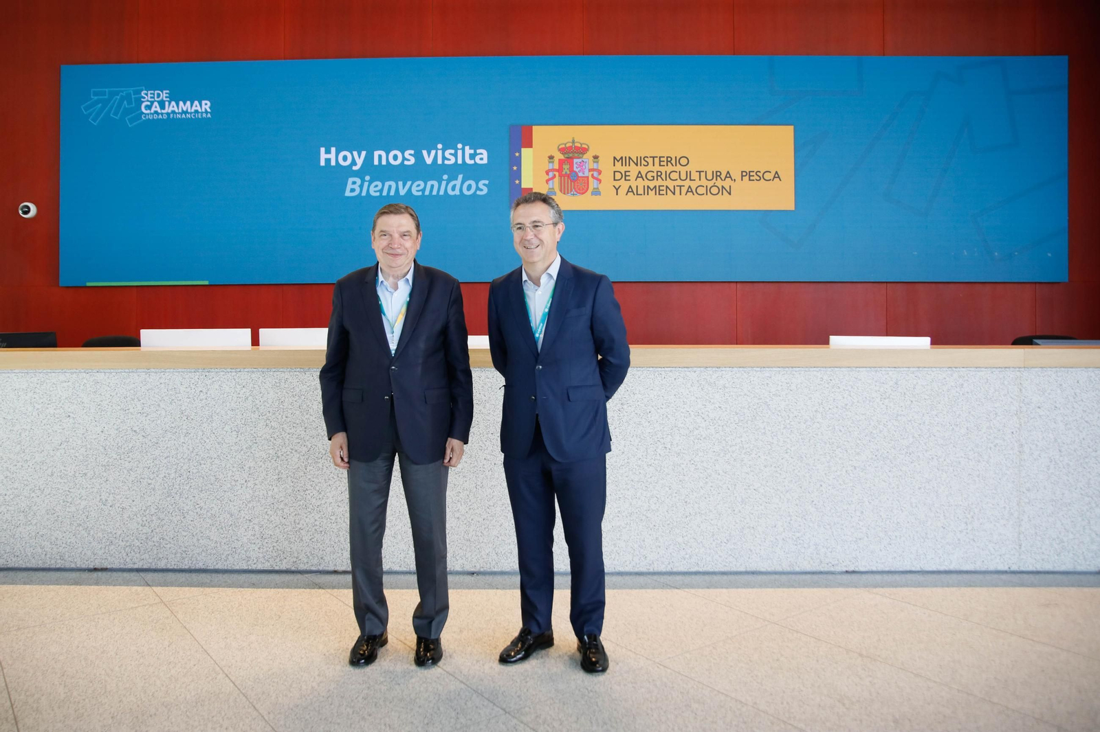 El ministro de Agricultura, Pesca y Alimentación, Luis Planas, visita el Centro Tecnológico Financiero del Grupo Cajamar en el Parque Científico-Tecnológico de Almería (PITA), en imágenes