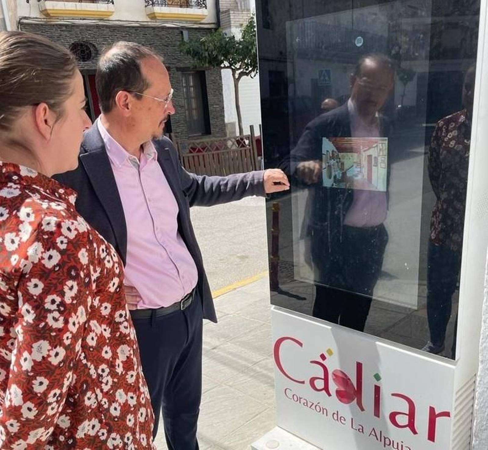 Imagen de uno de los quioscos interactivos instalados en Cádiar, en la Alpujarra de Granada Imagen de uno de los quioscos interactivos instalados en Cádiar, en la Alpujarra de Granada
