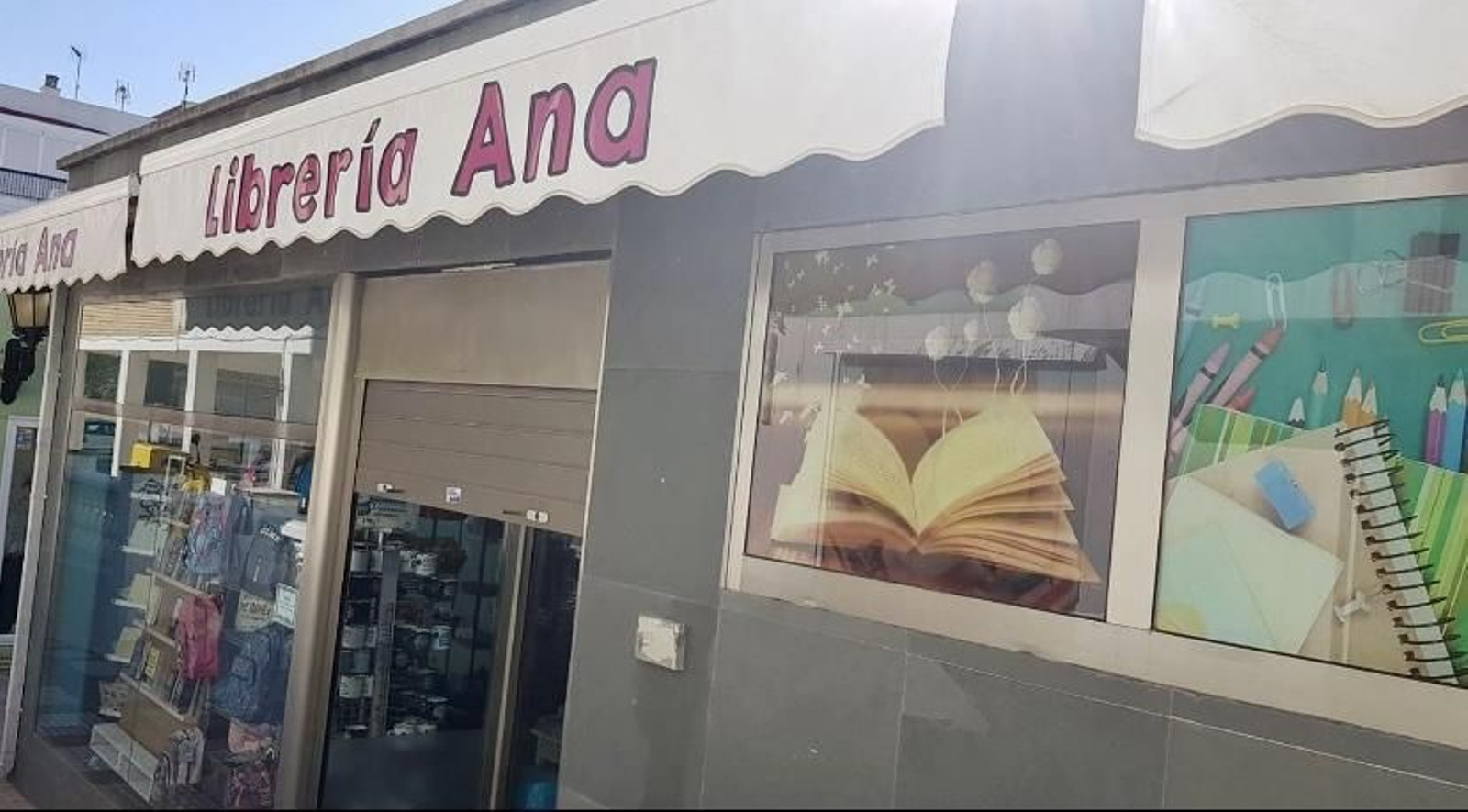 La fachada de la Librería Ana en Matalascañas