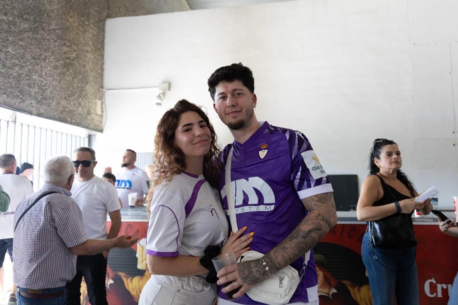 El épico recibimiento de la afición lagarta al Real Jaén, en imágenes