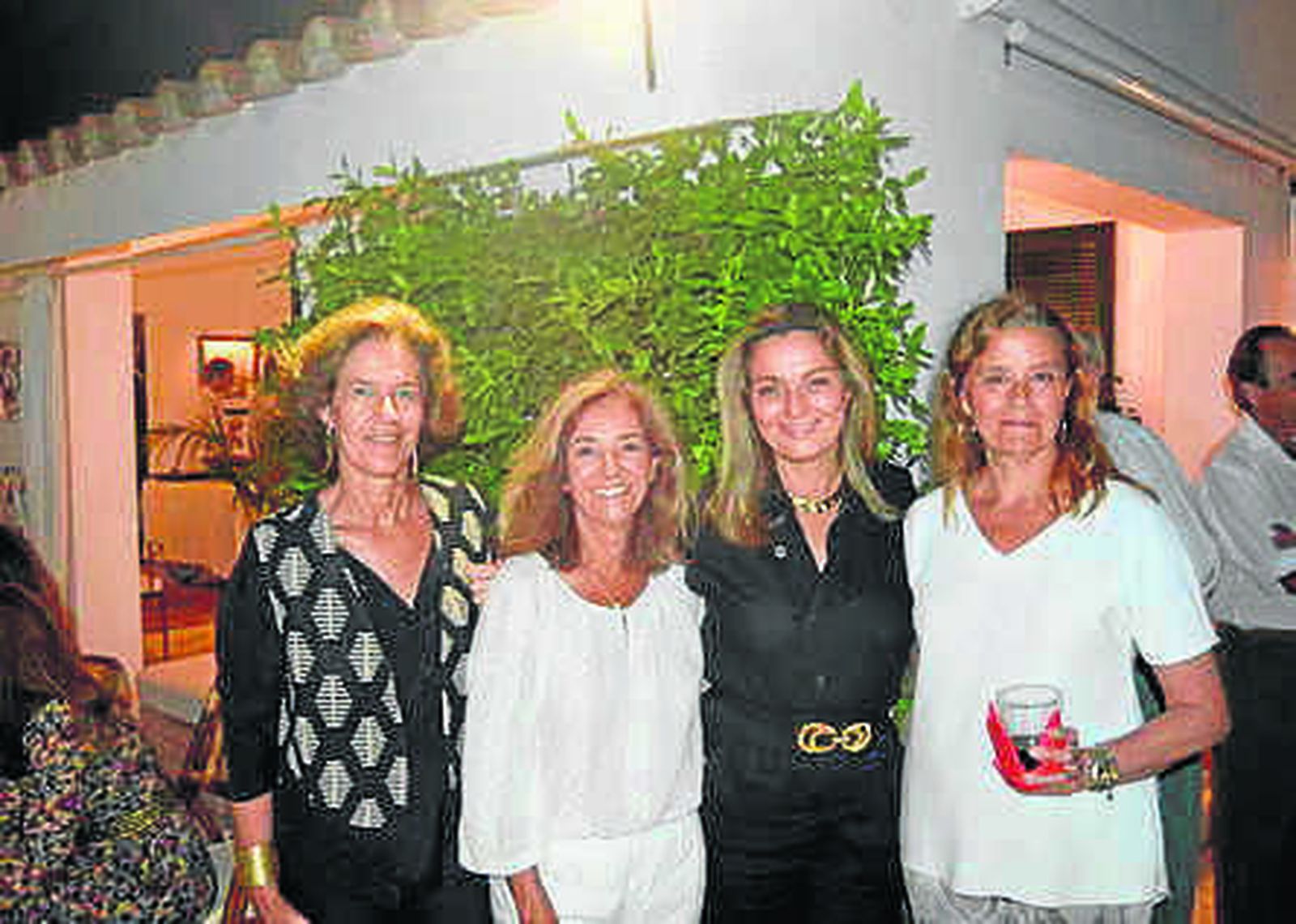 María Urquijo, Reyes Pacheco,María Luisa Guardiola y Paz Goma Rodolfo.