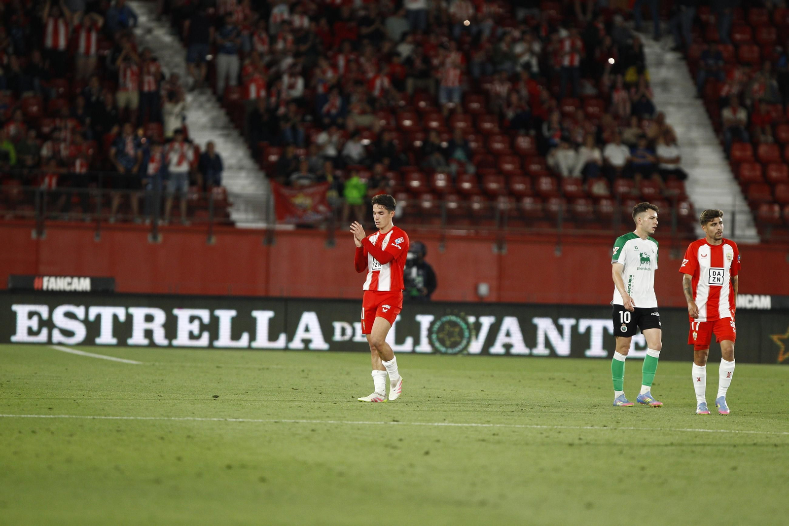 U.D. Almería-Racing de Santander, en imágenes