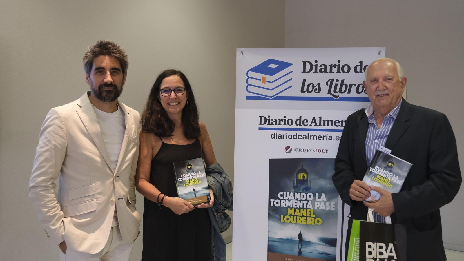 El autor con Manuel Carmona y María Angustias Martos.