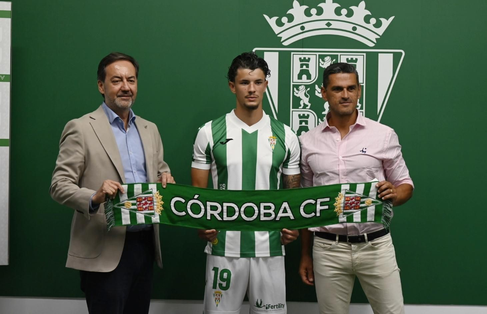 Las mejores fotos de la presentación de Jude Soonsup-Bell con el Córdoba CF