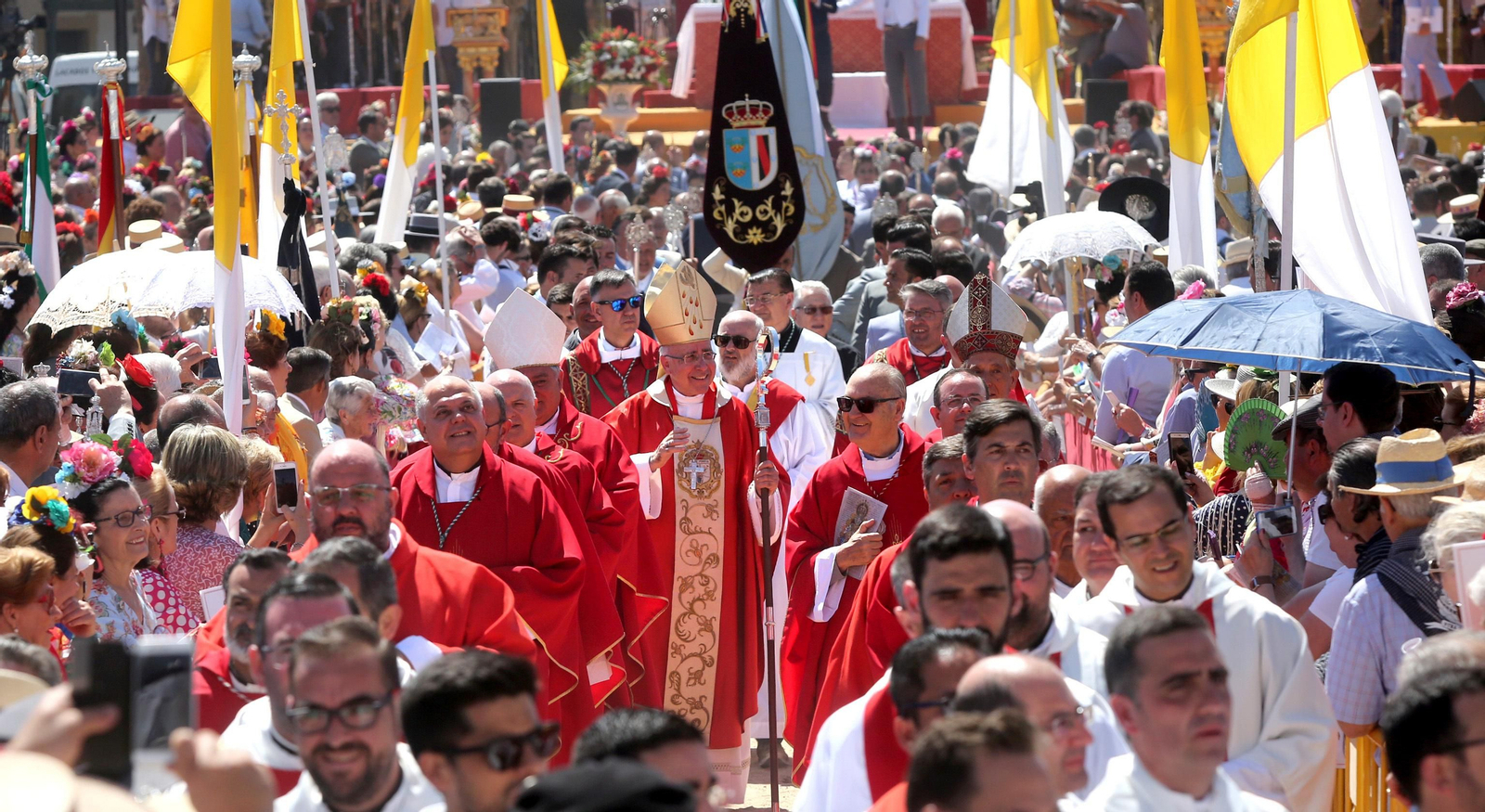 Imágenes de la misa de Pentecostés de la Romería del Rocío 2019