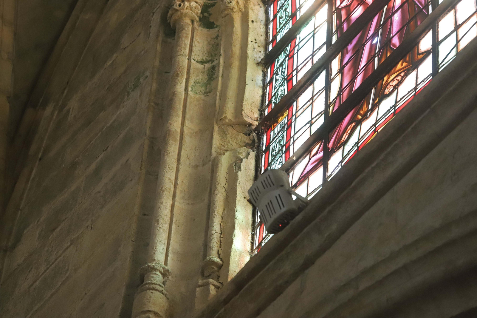 Fotos de los daños en las vidrieras de la iglesia de San Mateo, en Tarifa