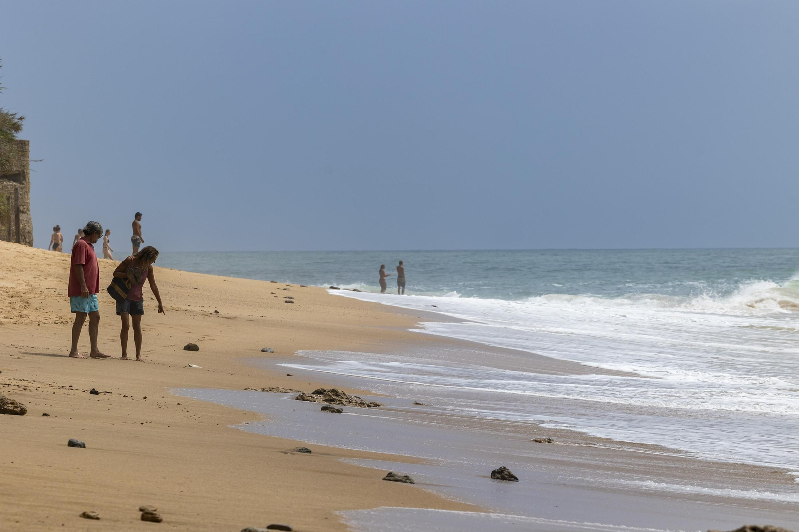 Las imágenes de la playa de los Caños tras el fuerte oleaje