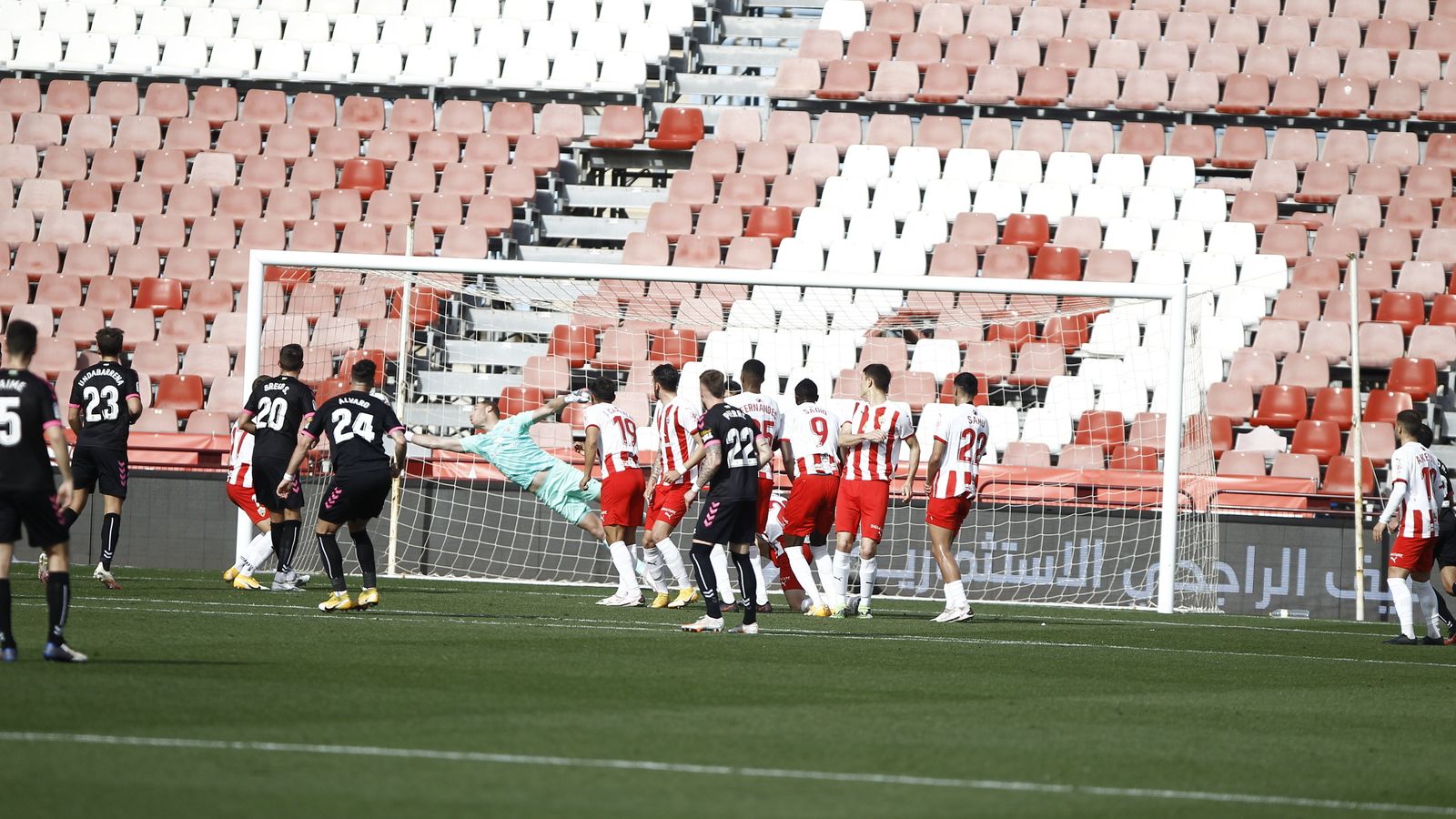 Paradón de Makaridze a falta de Álvaro Vázquez.