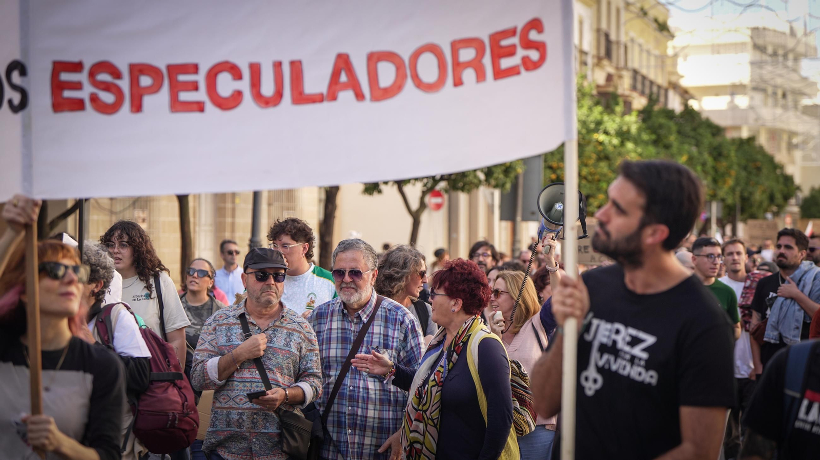 Imágenes de la numerosa participación en la manifestación 'Jerez por la Vivienda'