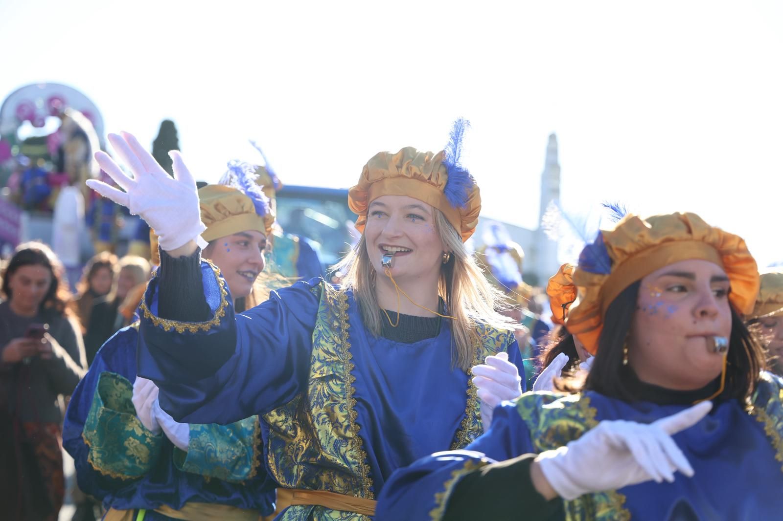 Fotografías de la salida de la Cabalgata de Reyes Magos de Huelva este 2026 por las calles de la ciudad