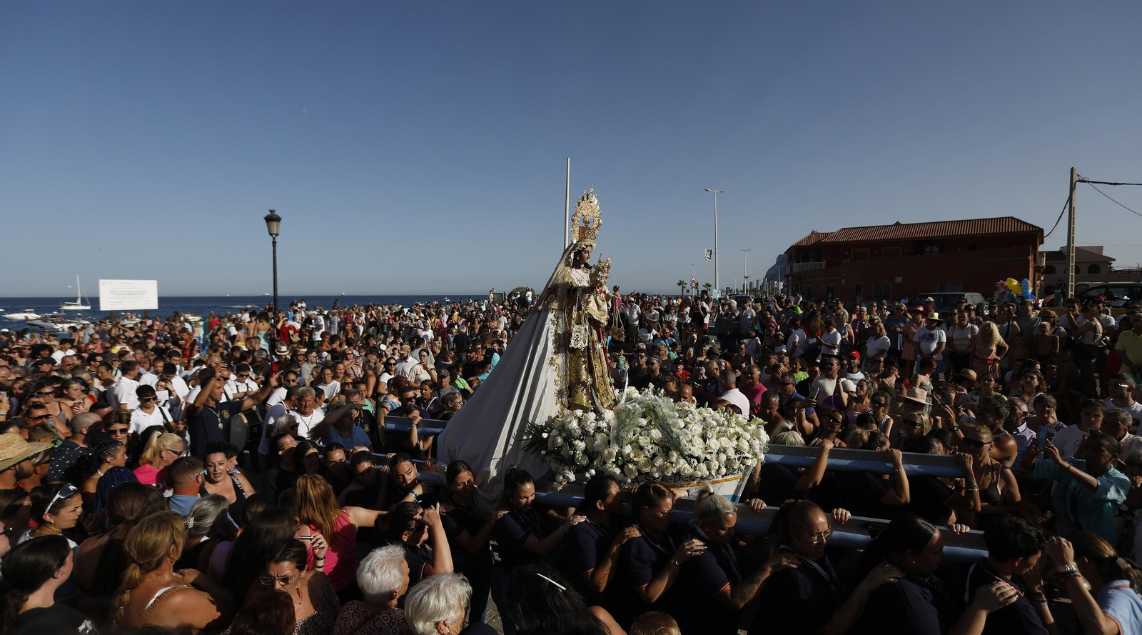 Procesión de la Virgen del Carmen de la iglesia de la Atunara en La Línea