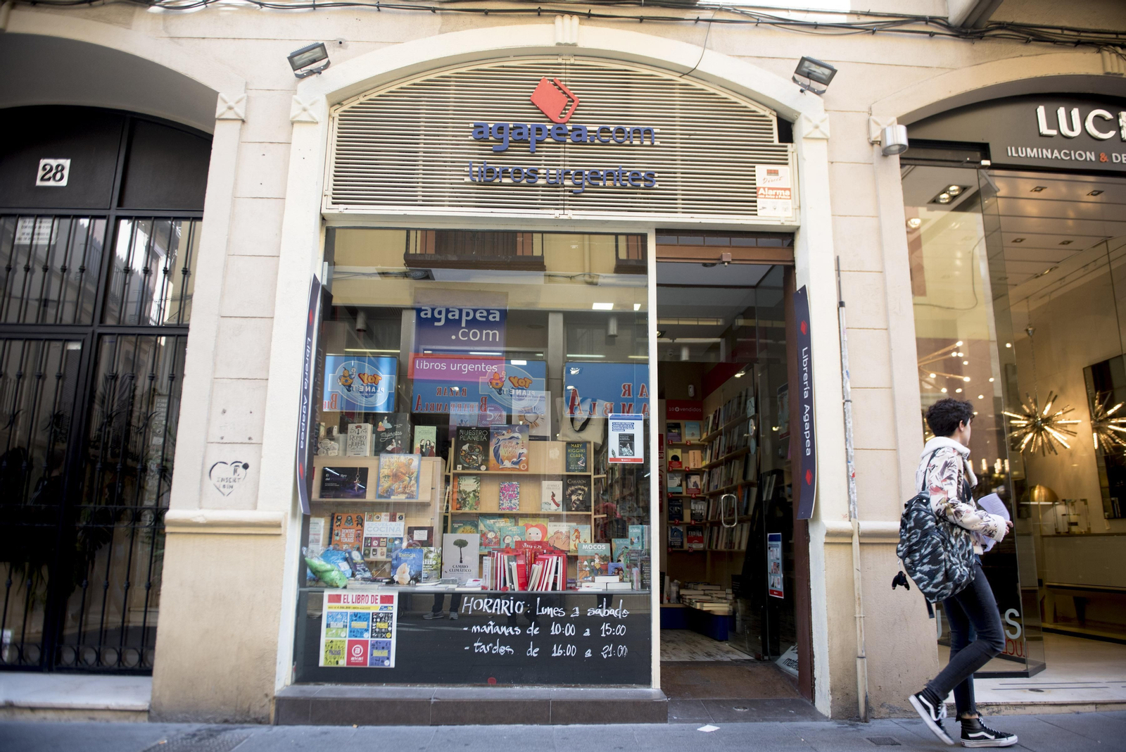 La fachada de la librería Agapea, ubicada en pleno centro de Granada.
