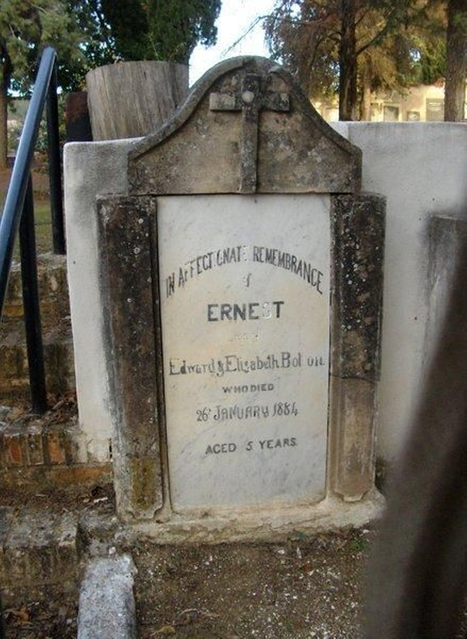 Recorrido por el Cementerio Evangelista Inglés de Linares, entre los más bonitos de España