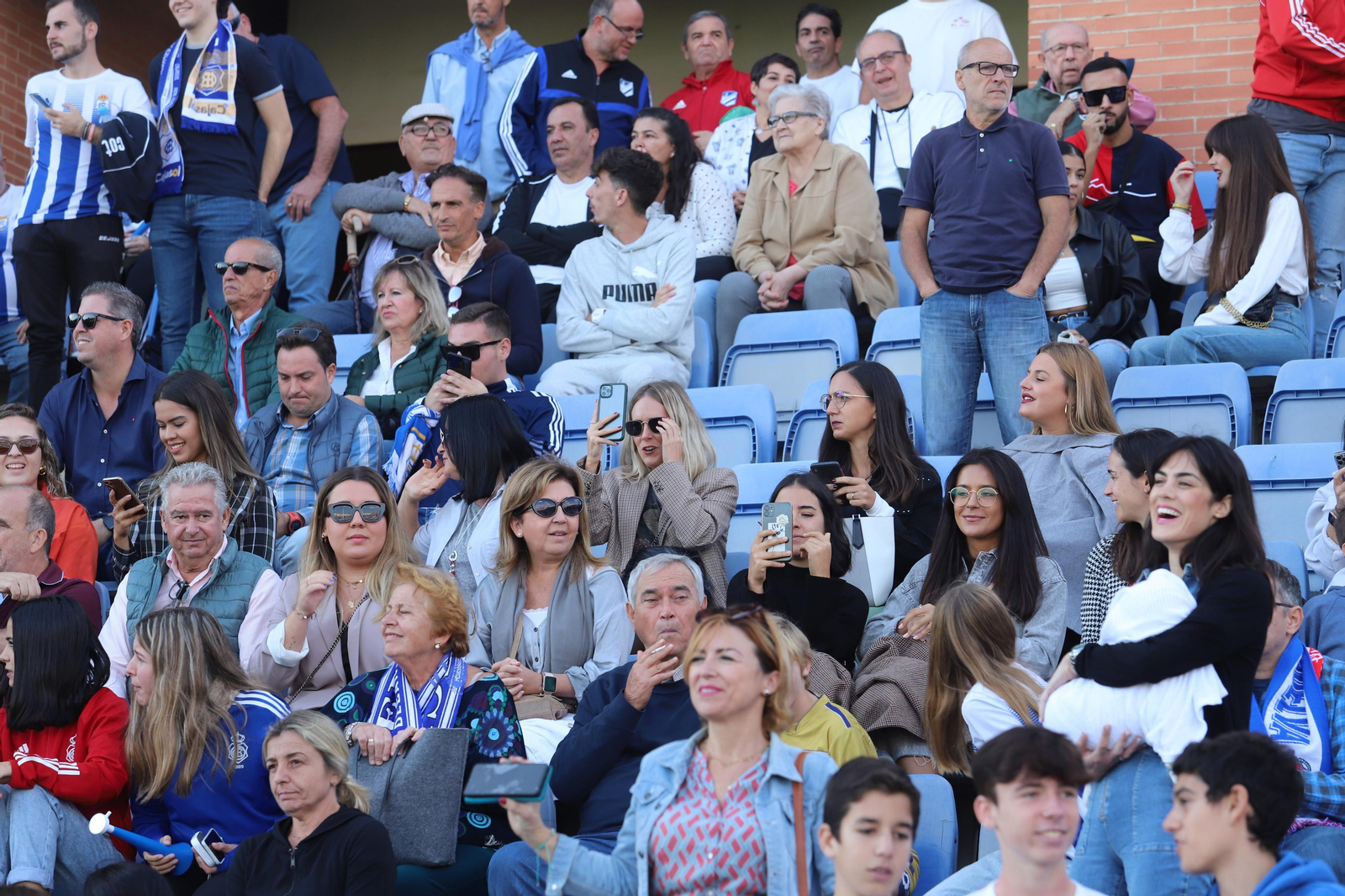 Imágenes del gran ambiente en el Nuevo Colombino para ver el  Recre-Burgos