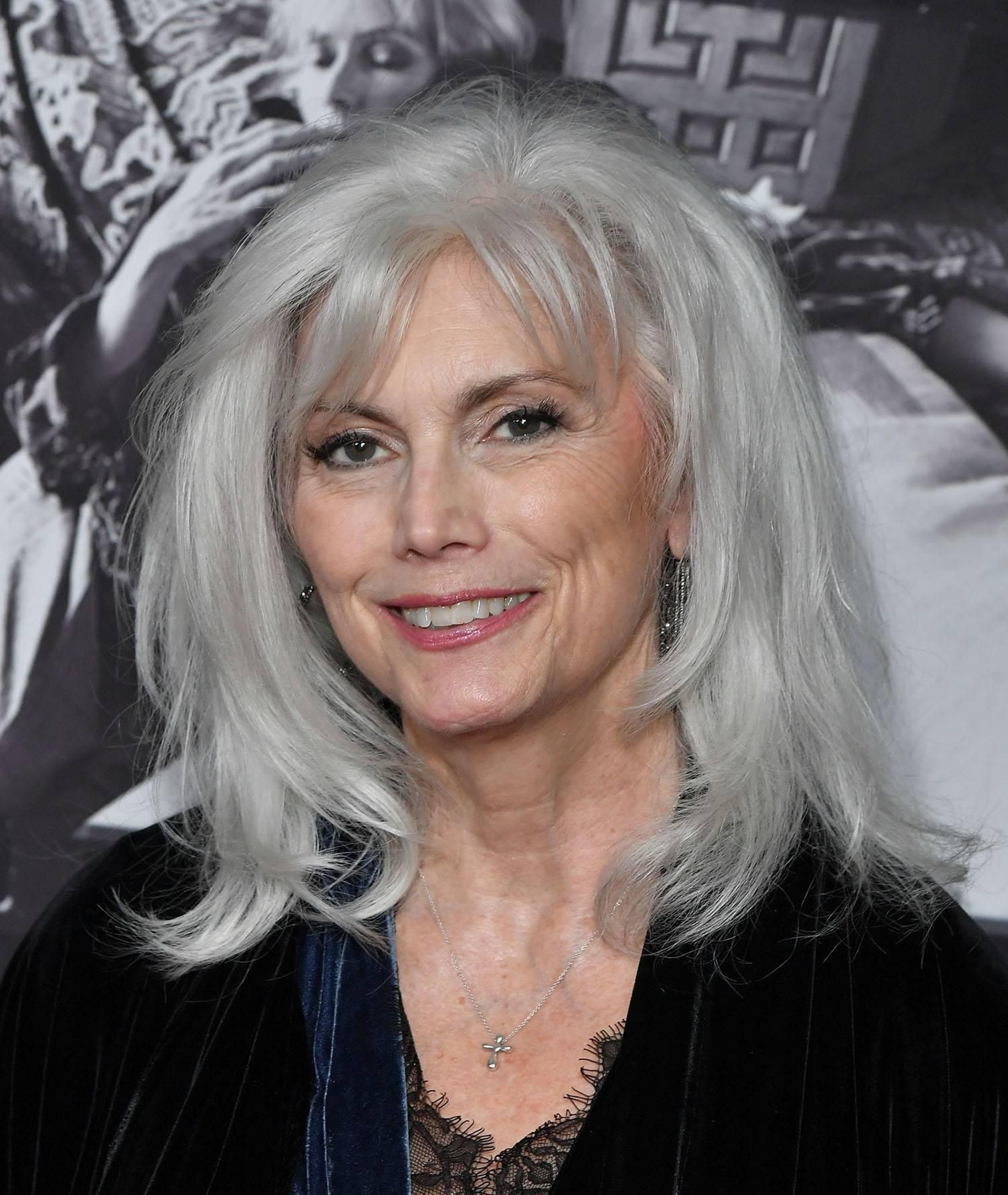 Media melena a capas para presumir de canas.