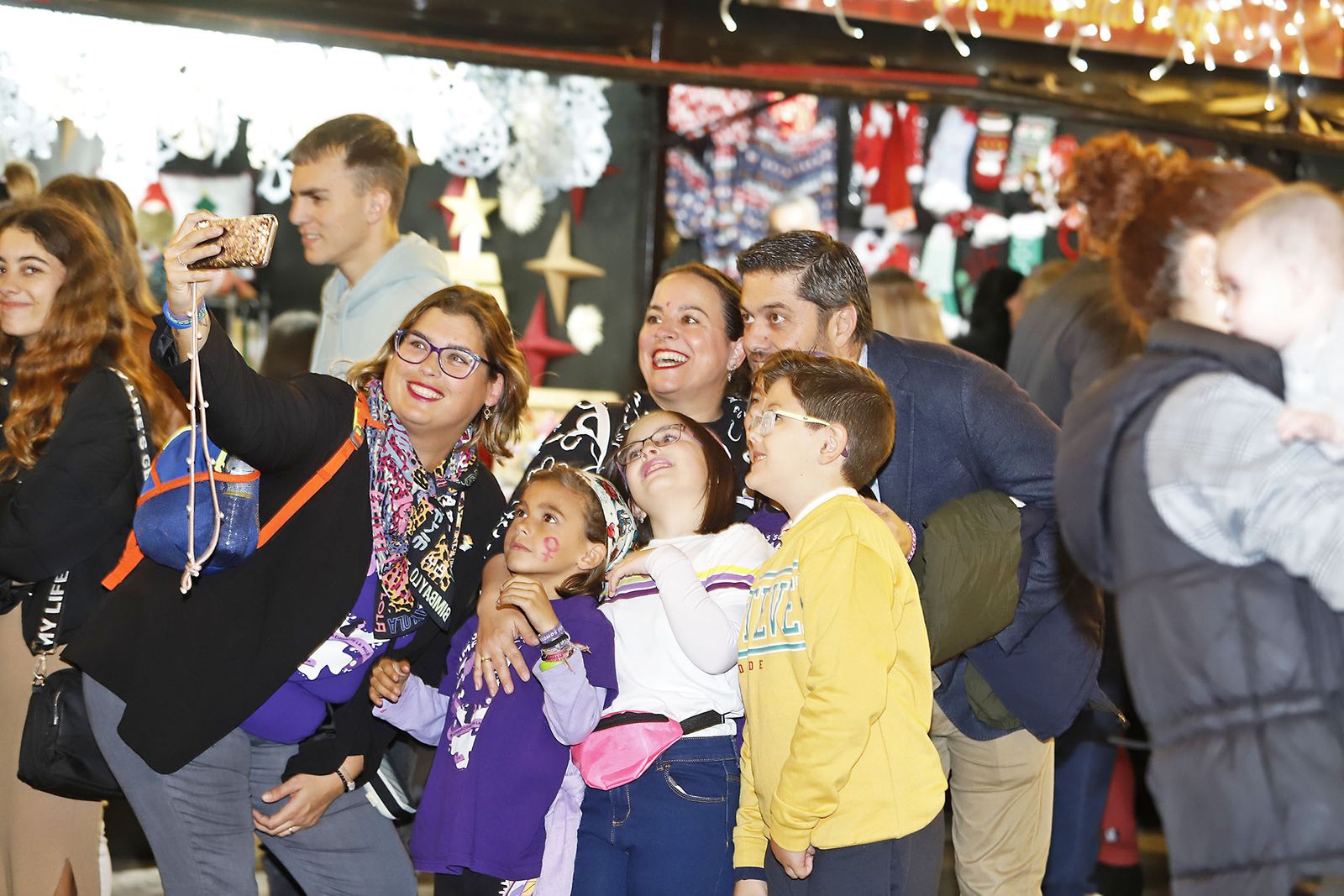 Imágenes del mercado navideño de la Plaza de Las Monjas