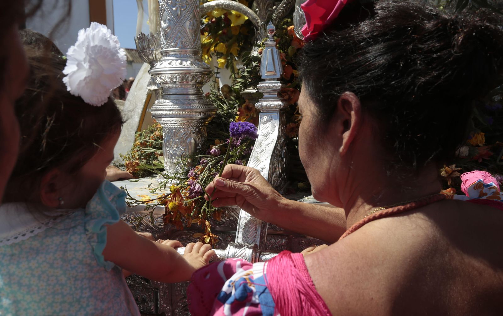 Paso de las hermandades por Villamanrique