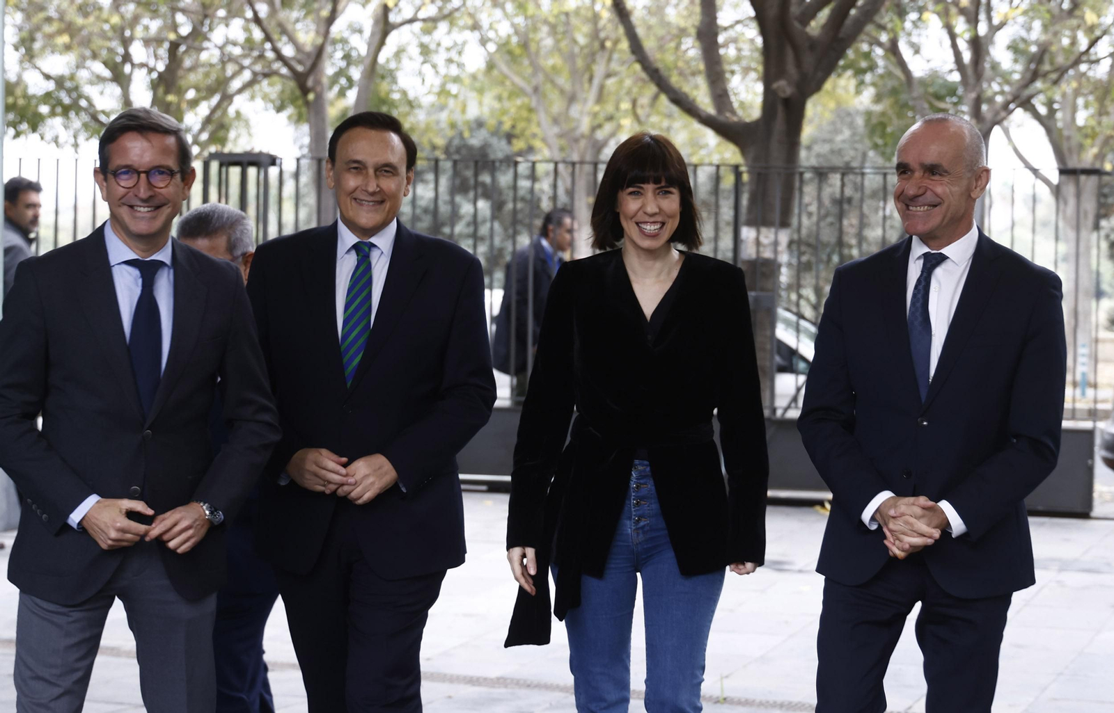 Los consejeros Jorge Paradela y José Carlos Gómez Villamandos con la ministra de Ciencia e Innovación, Diana Morant, y el alcalde Antonio Muñoz en la visita a la futura sede de la Agencia Espacial Española.