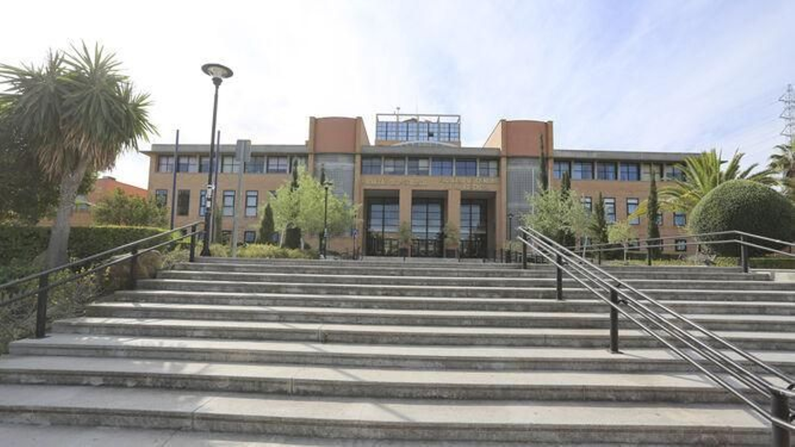 Facultad de Ciencias de la Educación y Psicología cerrada durante el estado de alarma.
