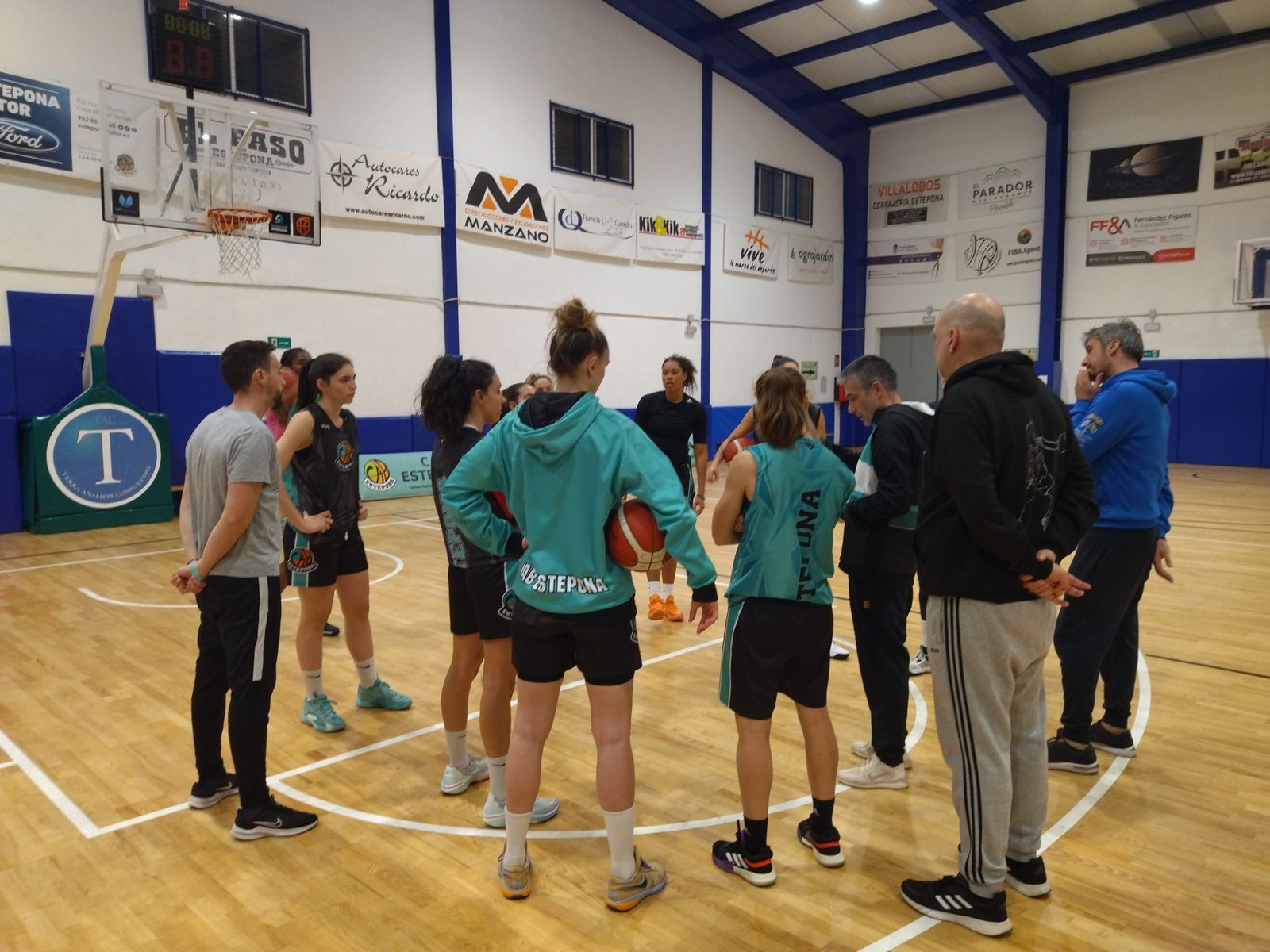 El CAB Estepona, en un entrenamiento.