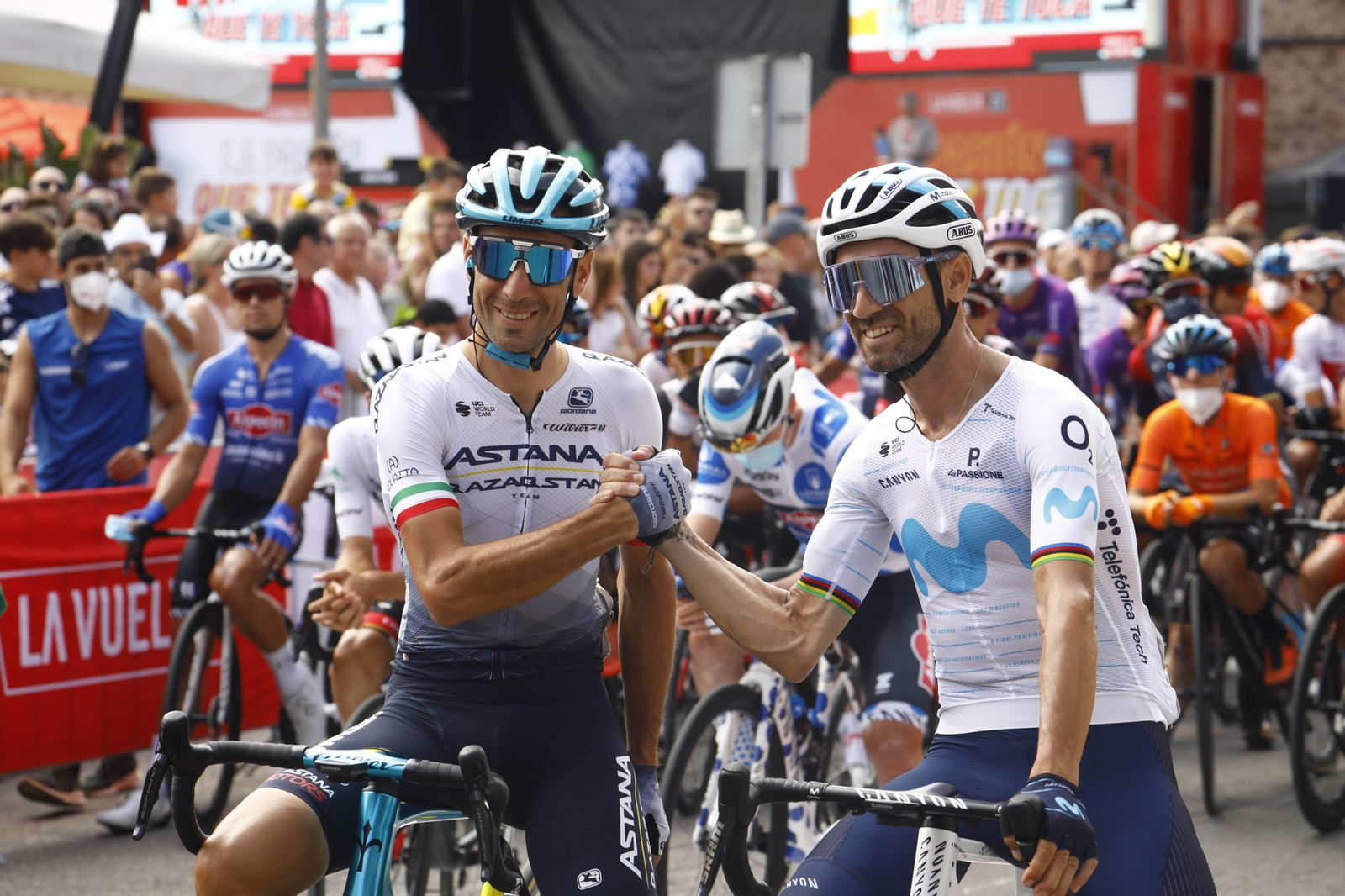 Montoro vibra con la salida de etapa de La Vuelta, en imágenes