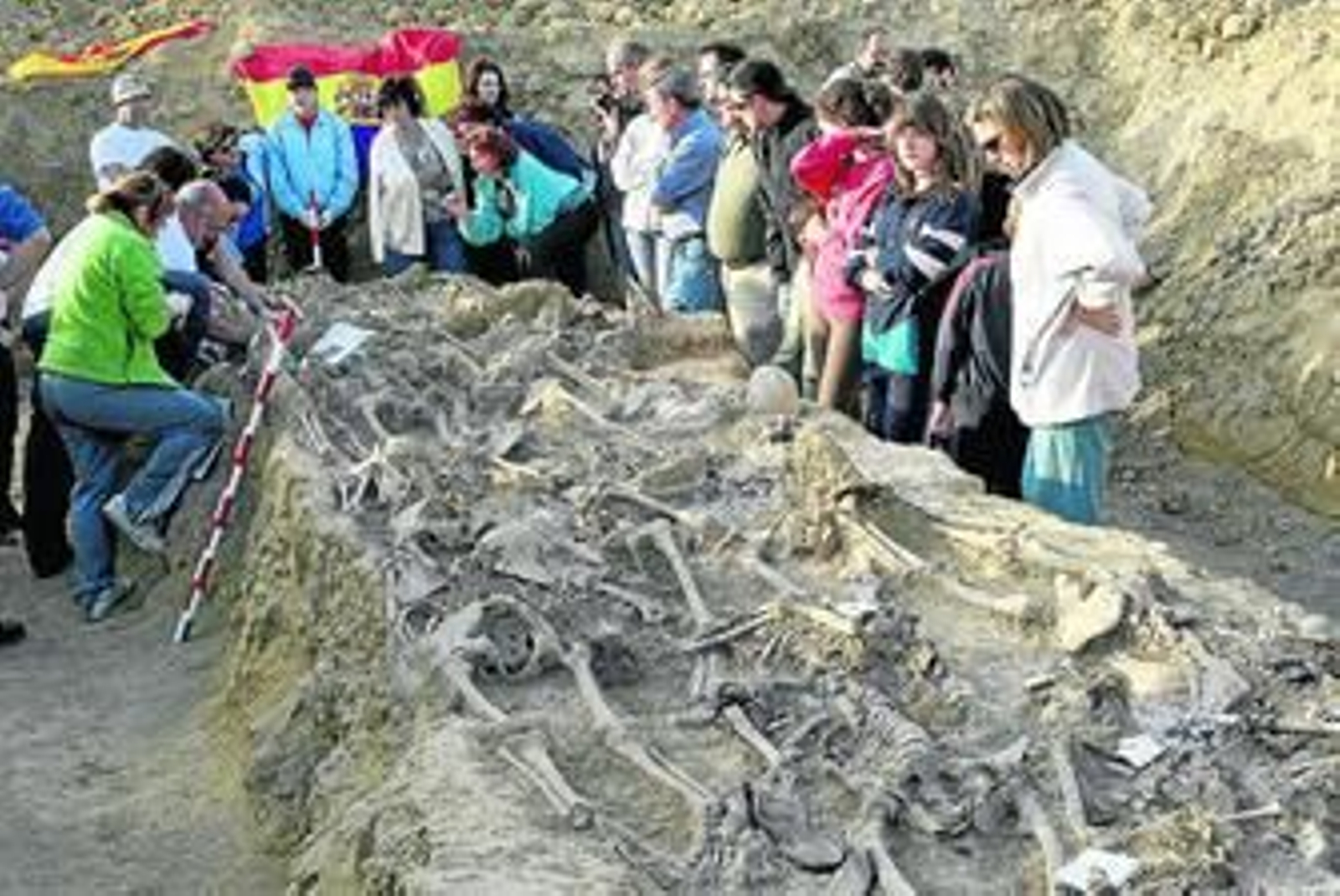 Exhumación acometida hace unos meses en una fosa común de León.