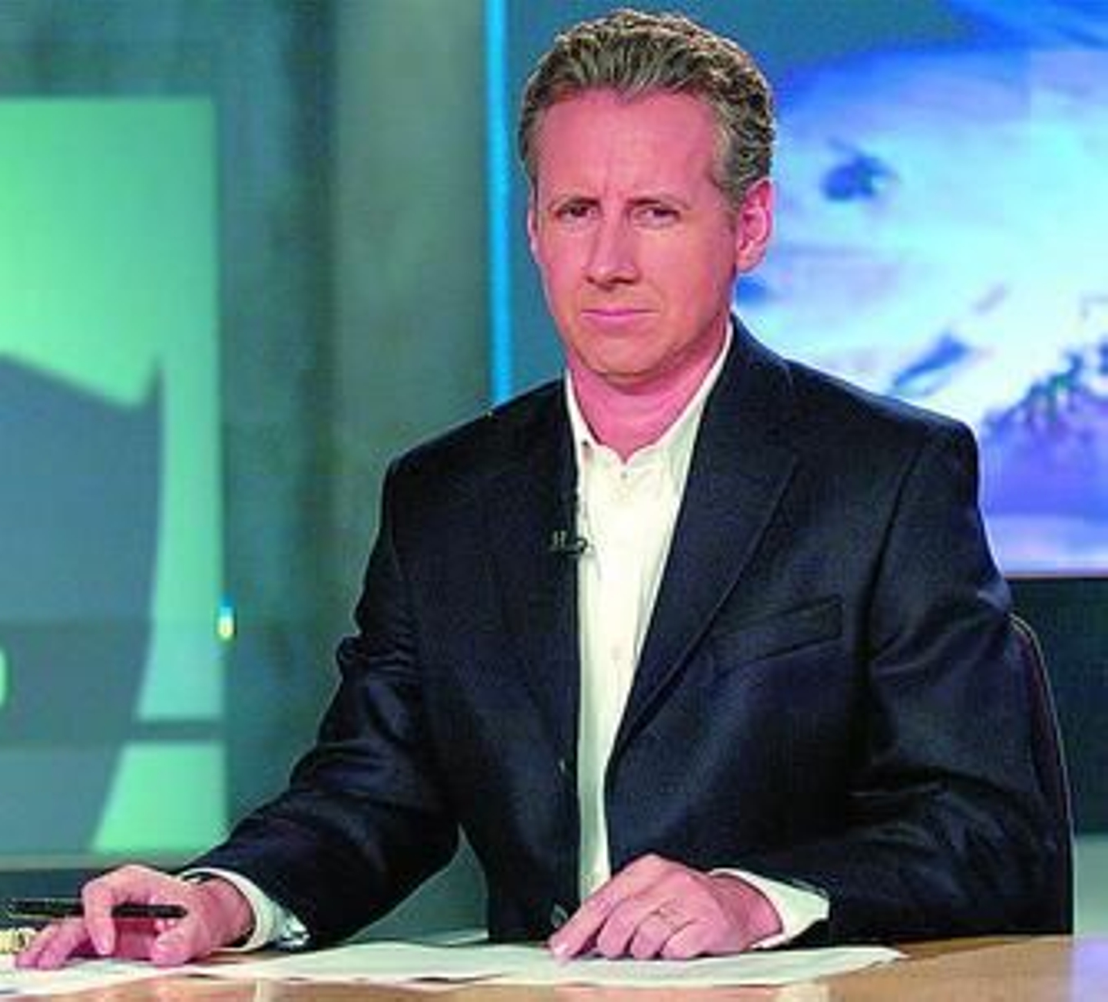 1. Pedro Piqueras (T-5) estará en Washington con Hilario Pino 2. TVE ha enviado a Lorenzo Milá y a Ana Blanco 3.  Roberto Arce, de A-3 4. Helena Resano sigue a McCain en La Sexta 5. Javier Ruiz conducirá en  Cuatro un especial junto a Gabilondo.