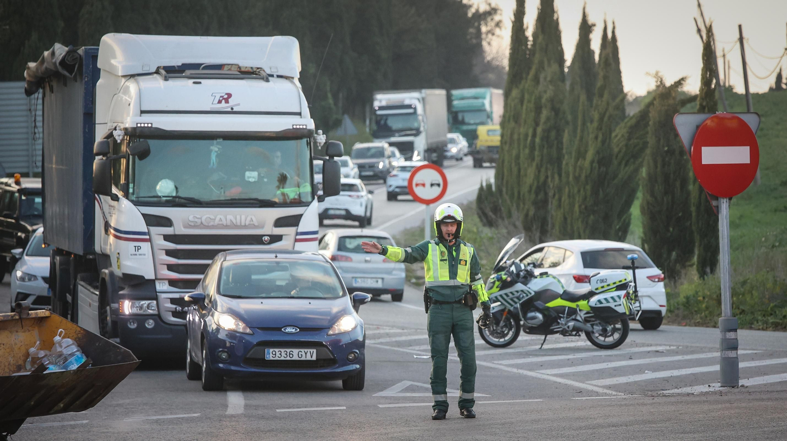 Caos en la cartuja para entrar y salir de Jerez