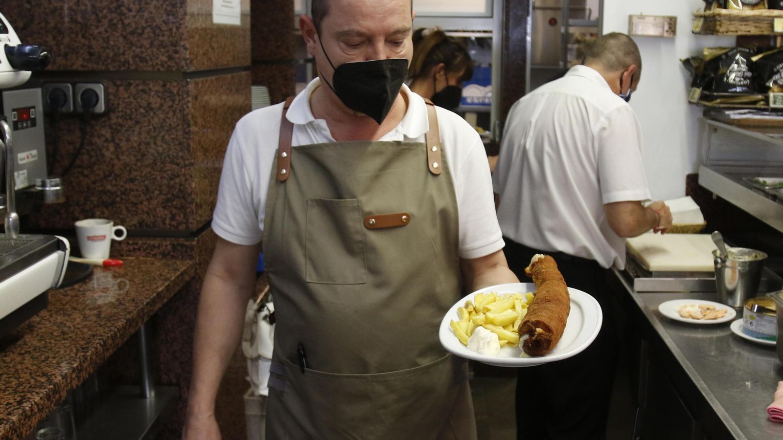 Juan Ruiz de Castro sirve el flamenquín tamaño XL.