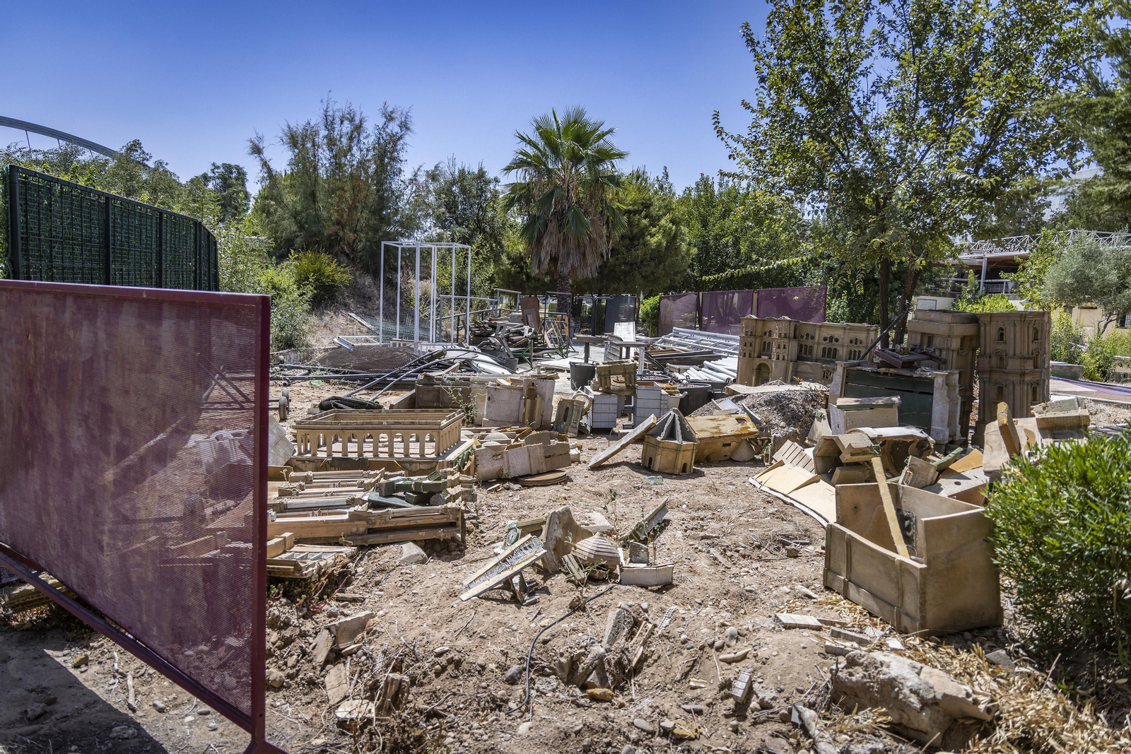 El lamentable estado de conservación de 'Andalucía de los Niños', en fotos