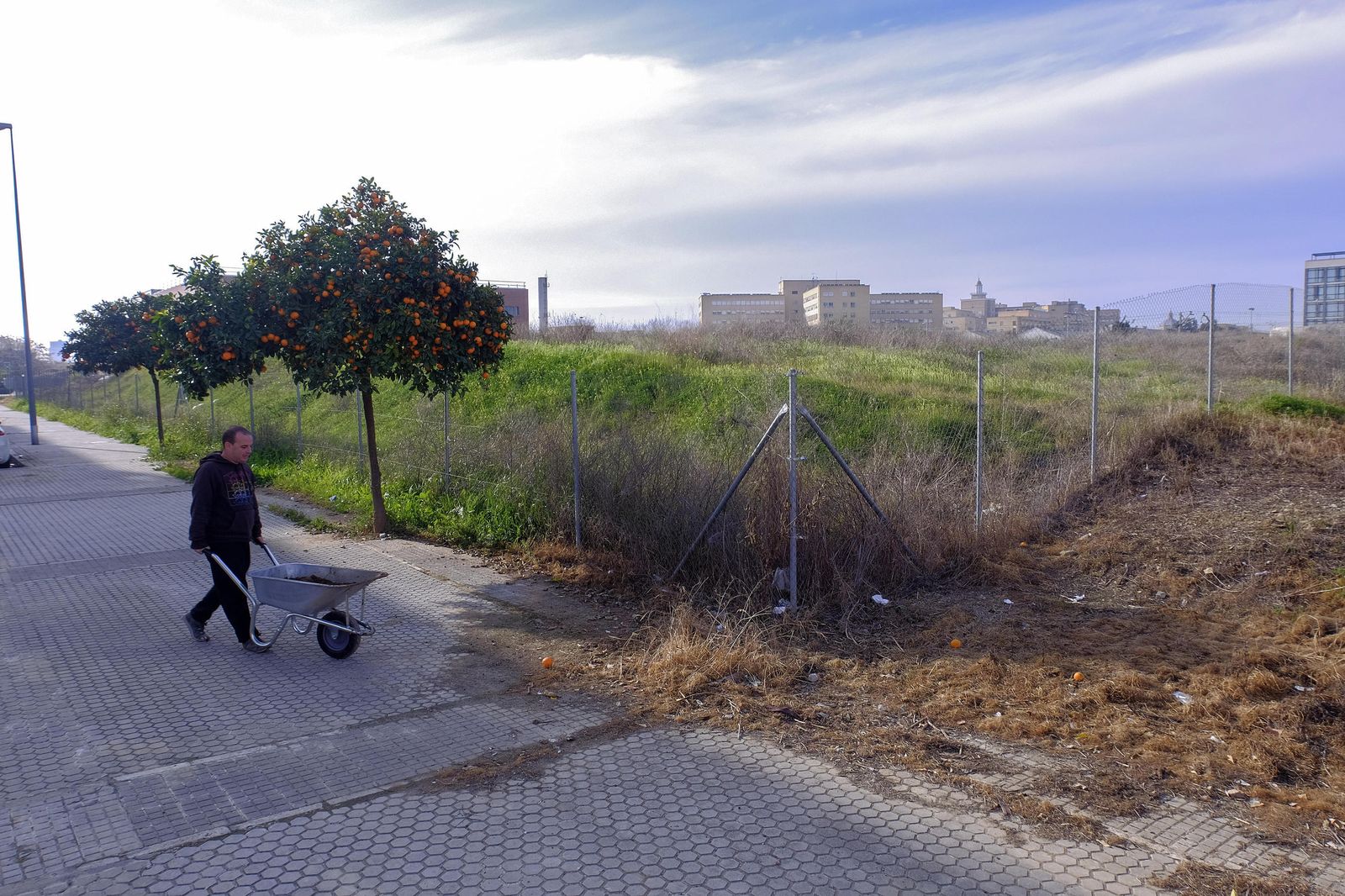 El solar en el que se construirá la comisaría del Polígono Sur.