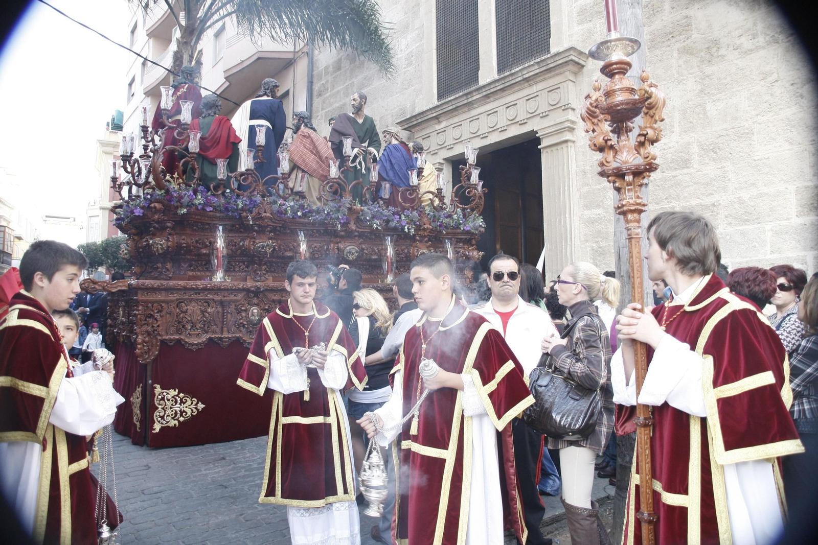 Hermandad Eucarística y Cofradía de Nazarenos de la Santa Cena y María Santísima de Fe y Caridad.
