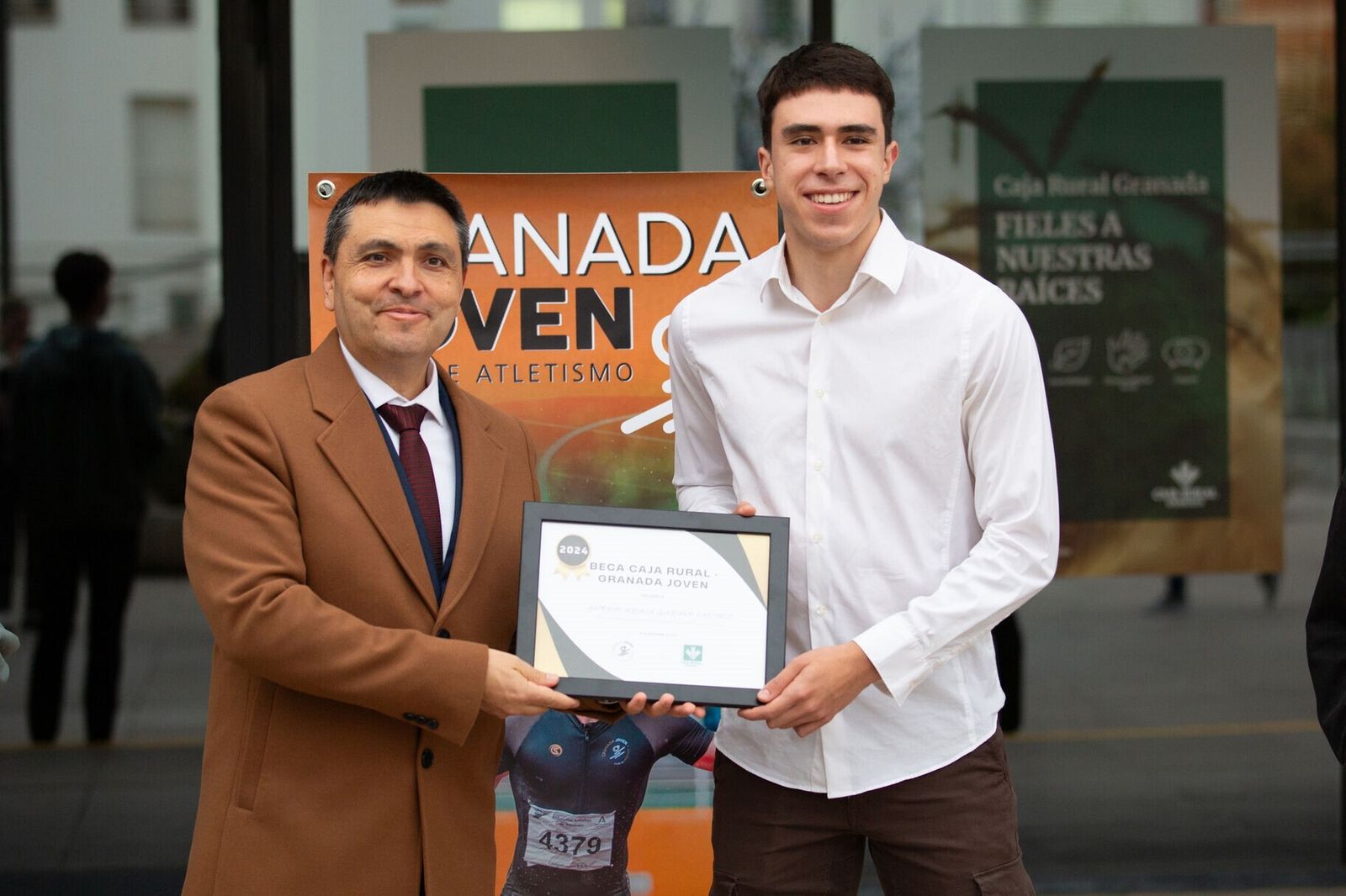 La entrega de las becas del Granada Joven en imágenes