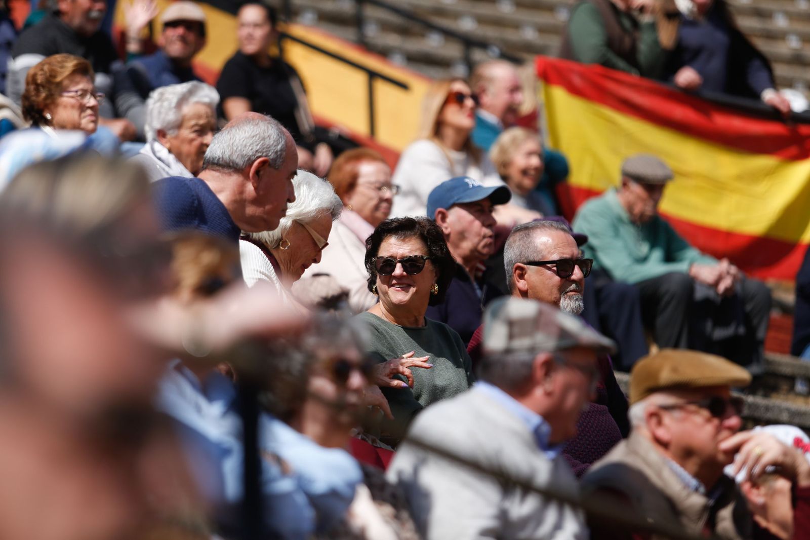 La clase magistral solidaria de Miguelete en la plaza de toros de Las Palomas de Algeciras, en imágenes