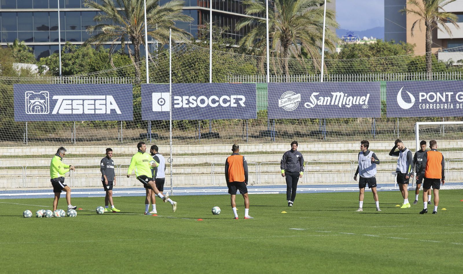 Adrián, Renato Santos y Lombán pisan césped