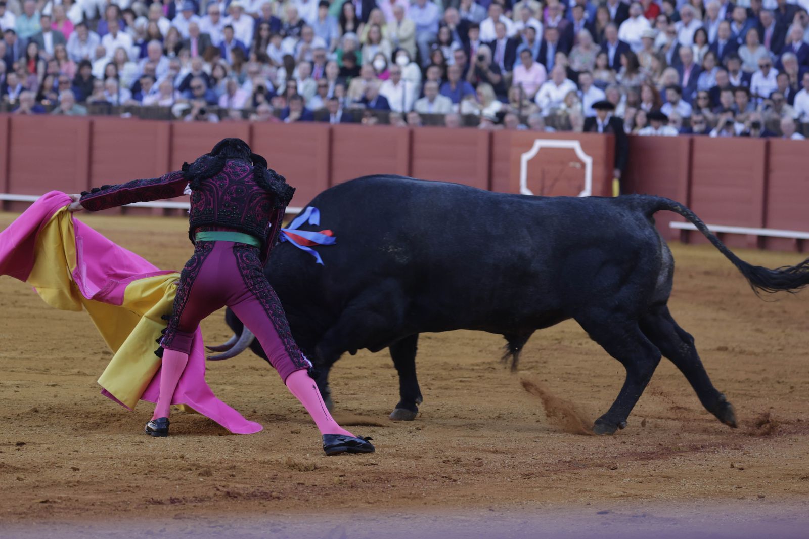 Las imágenes de la corrida de los Victorinos en la Maestranza de Sevilla