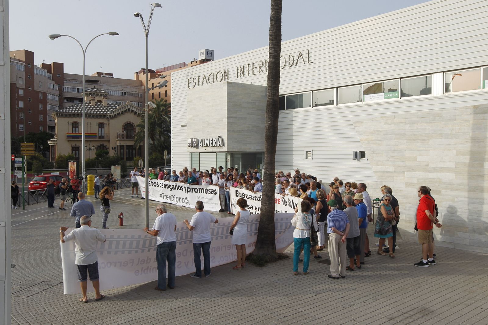Fotogalería manifestación Mesa del Ferrocarril de Almería