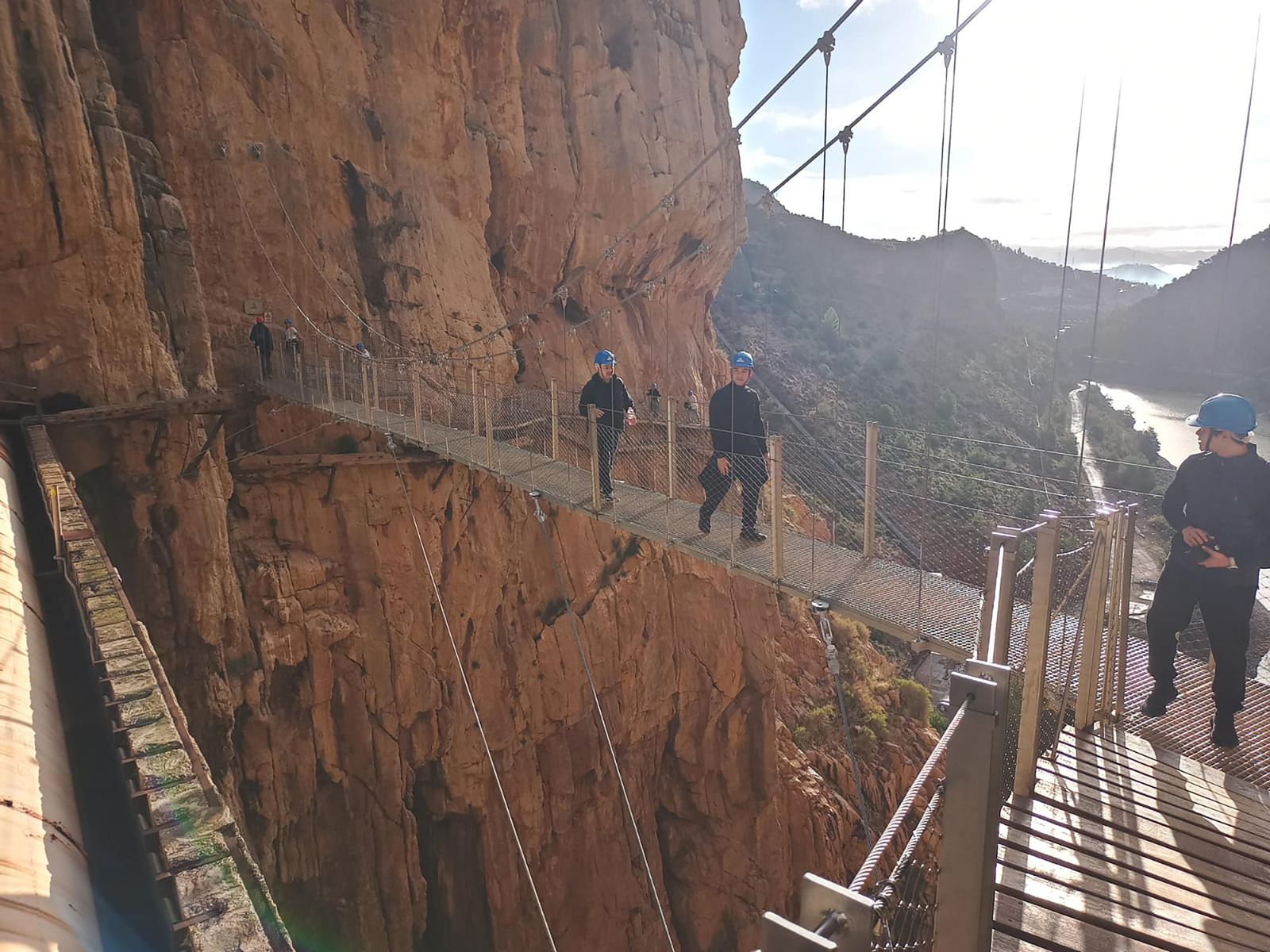 Primeras visitas este viernes al Caminito del Rey tras su reapertura.