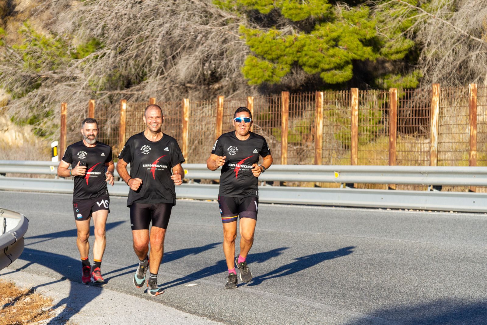 Imagen de archivo de Miguel González, en el centro, en un reto solidario el pasado octubre