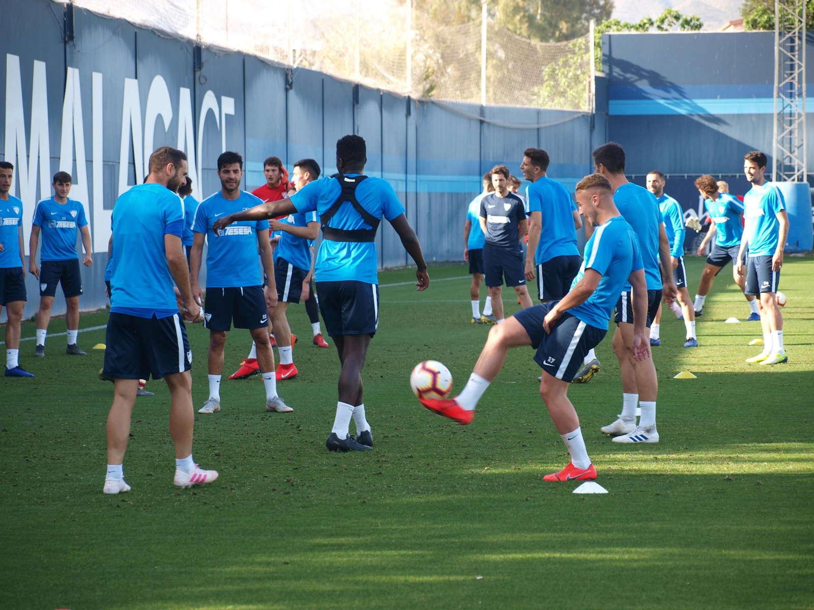 Las fotos del primer entrenamiento de Víctor del Amo al mando del Málaga CF