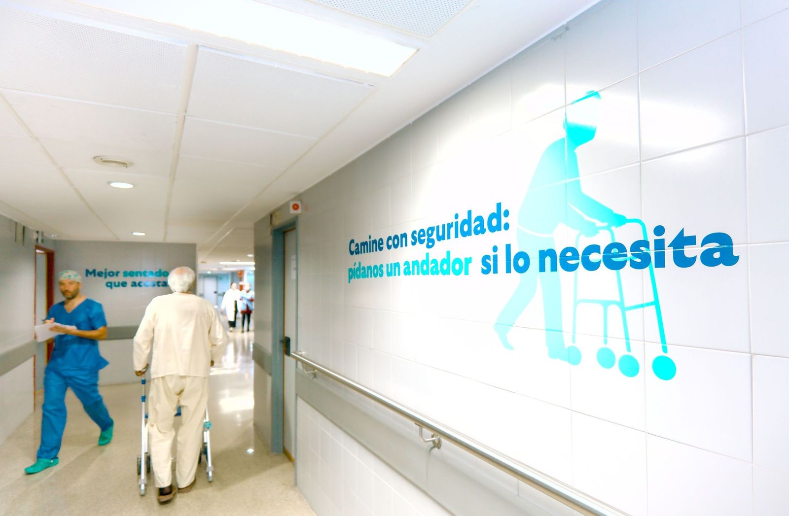 Algunos de los mensajes que se puede ver por los pasillos del hospital.