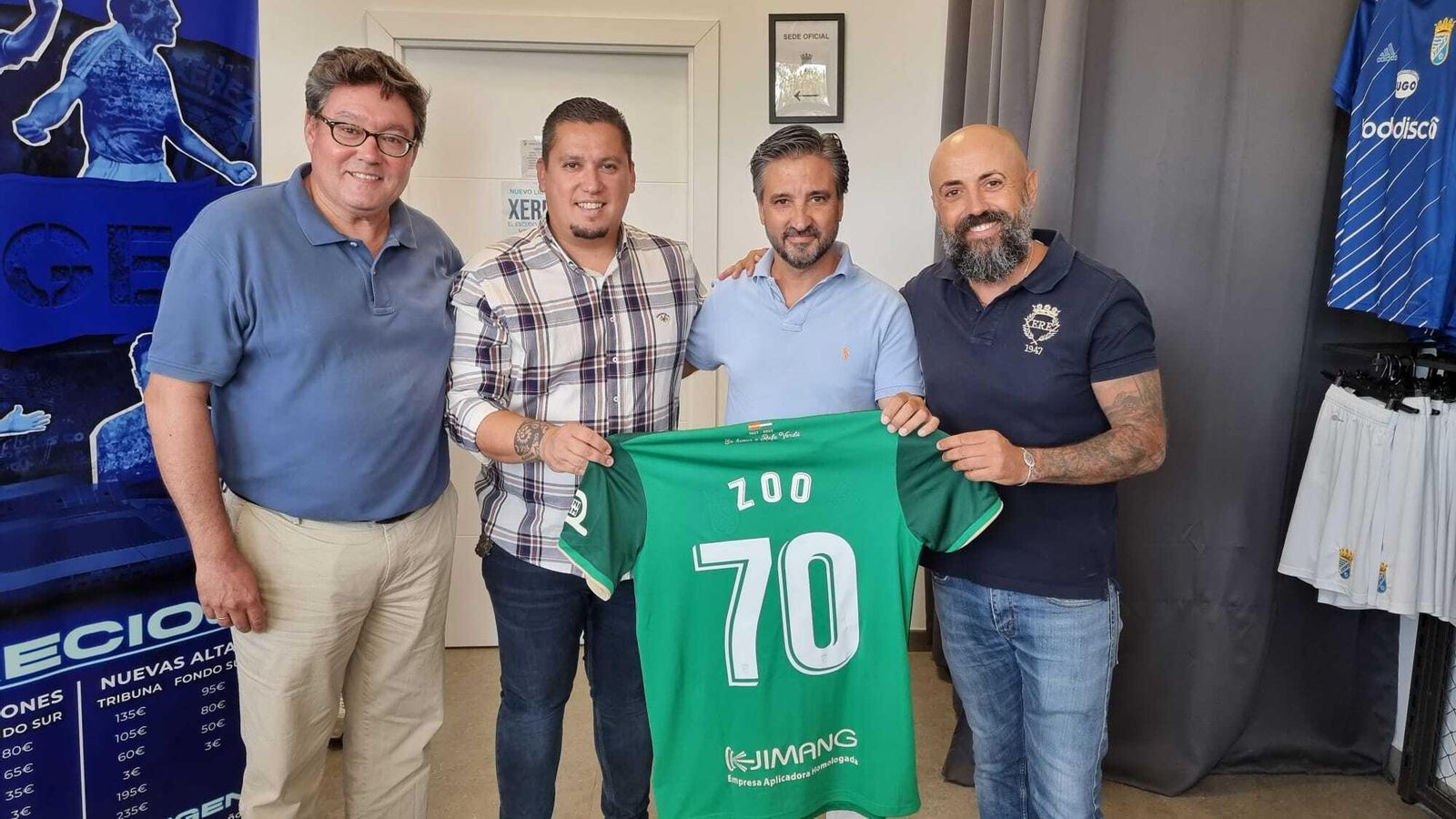 José Ángel Aparicio, Jorge Garrido, Juan Antonio Ceballos y Juan Luis, con la nueva camiseta.