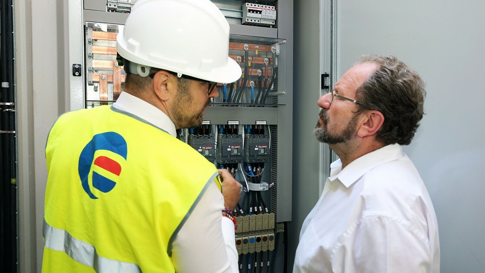 John Cortés con el ingeniero Alberto Nieto, de Eufón.