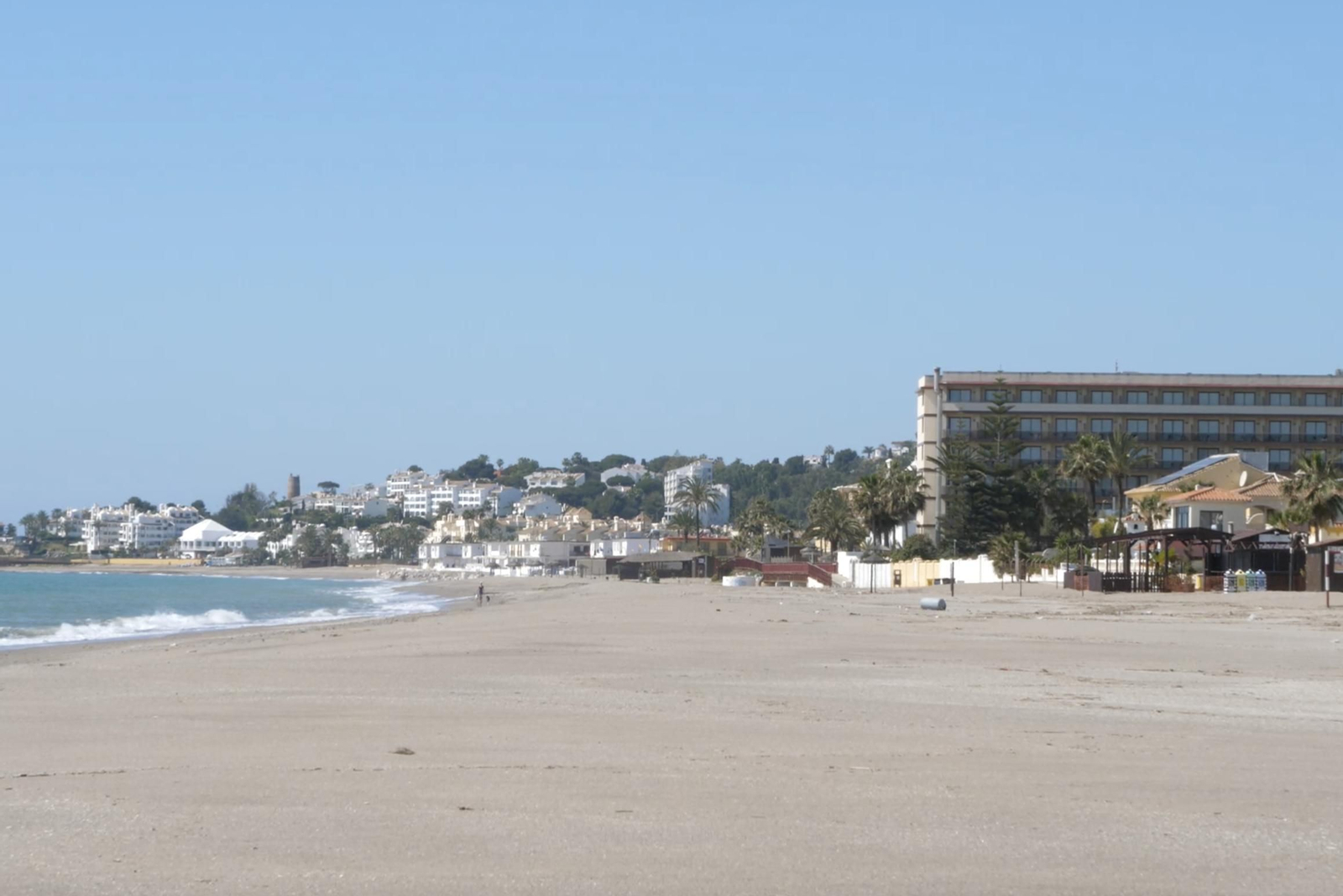 Vista general de la playa de La Cala, en Mijas.