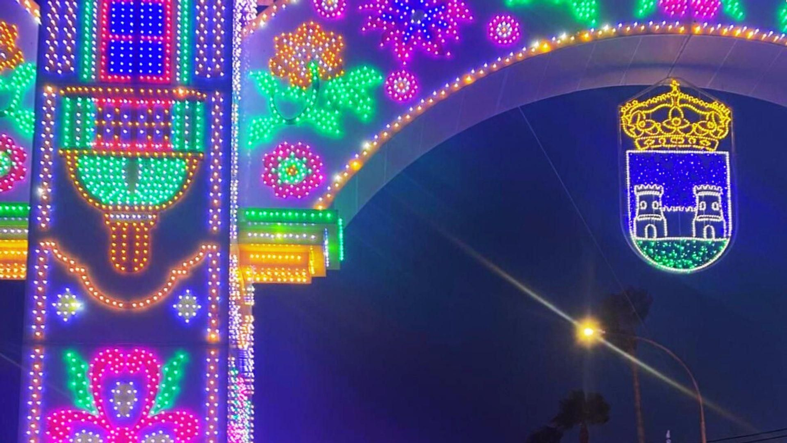 El Recinto Ferial de La Línea listo para la feria con novedades en la iluminación.